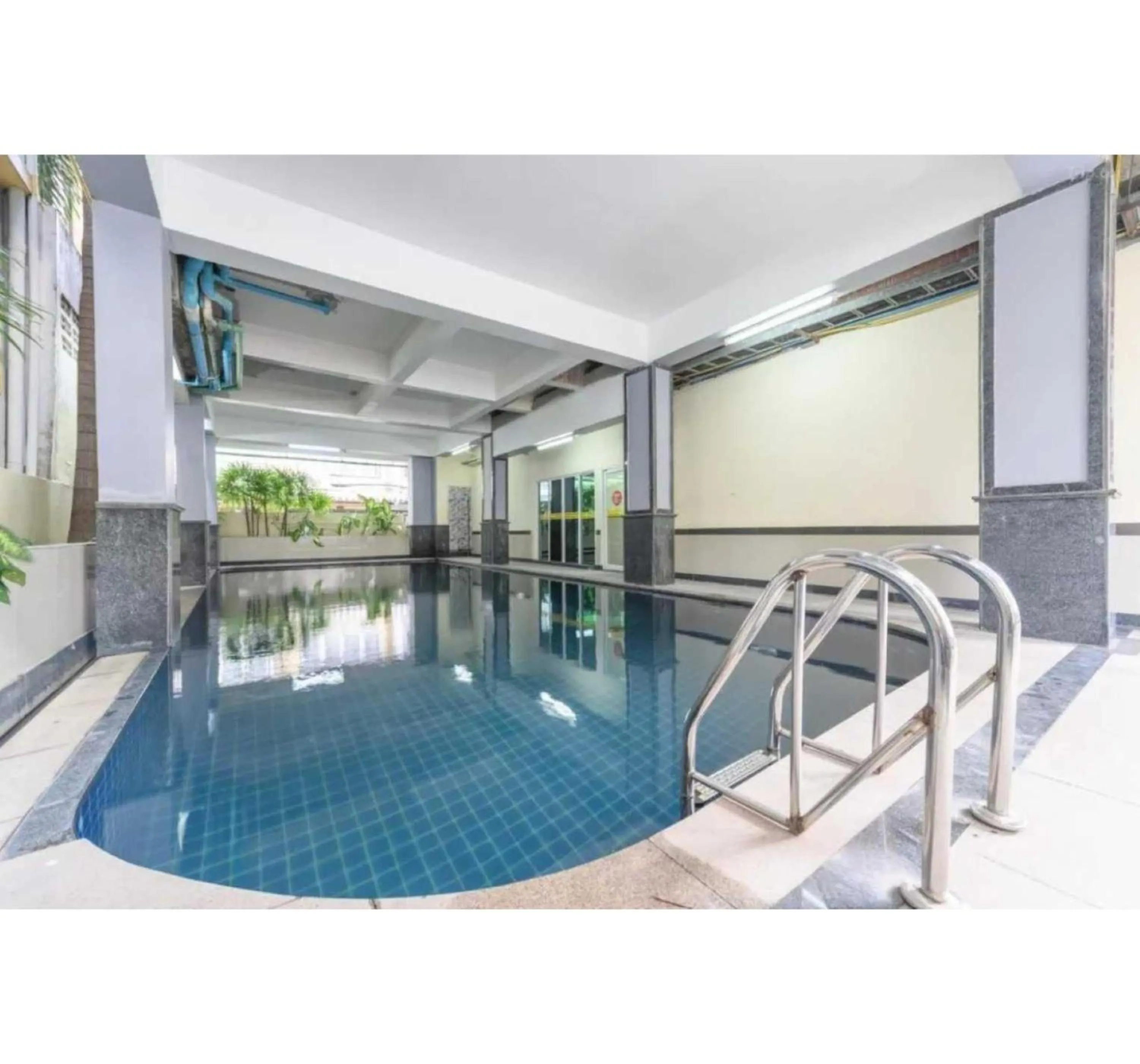 Swimming pool in Palette Walking Street Pattaya