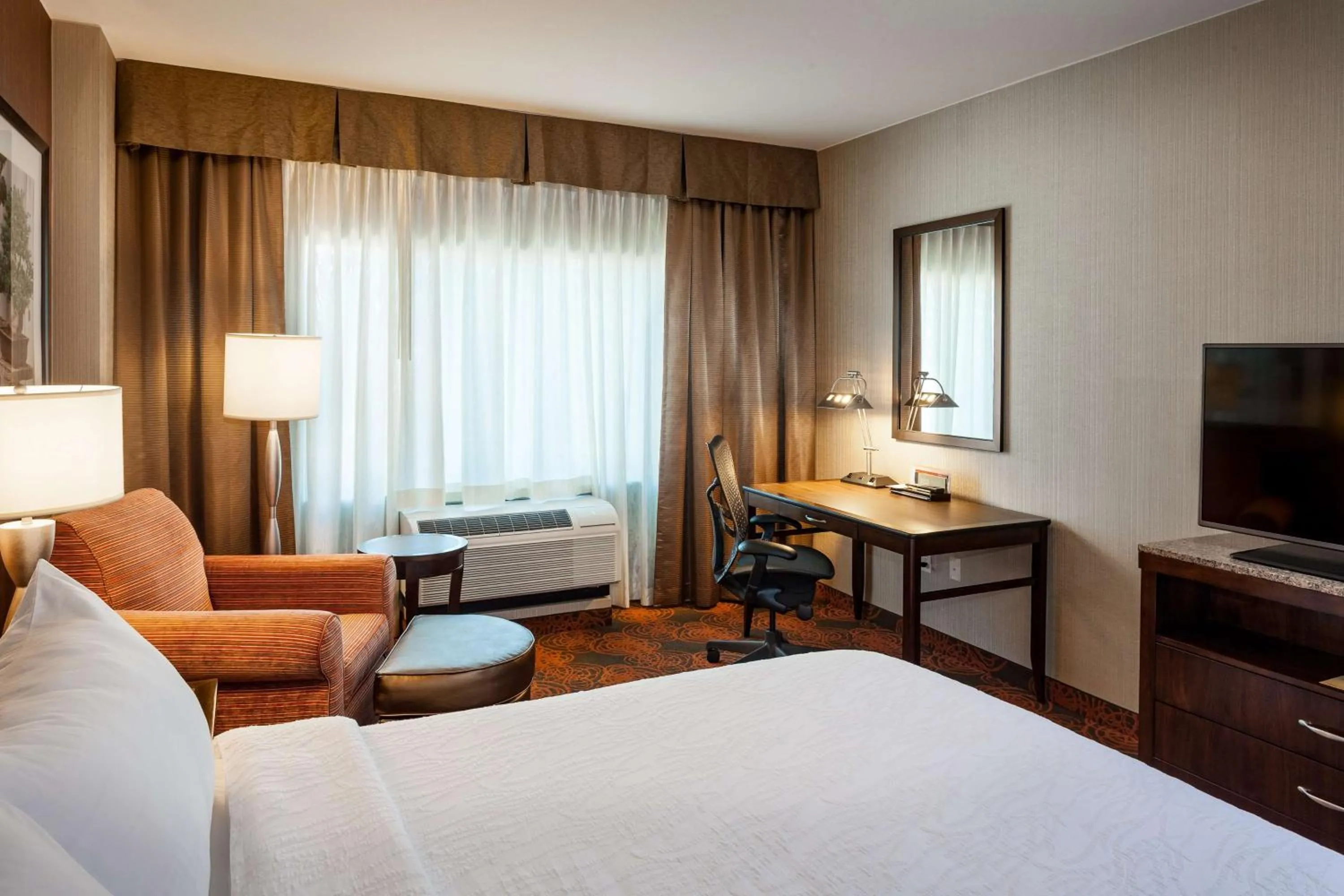 Bedroom, Bed in Hilton Garden Inn Seattle Downtown