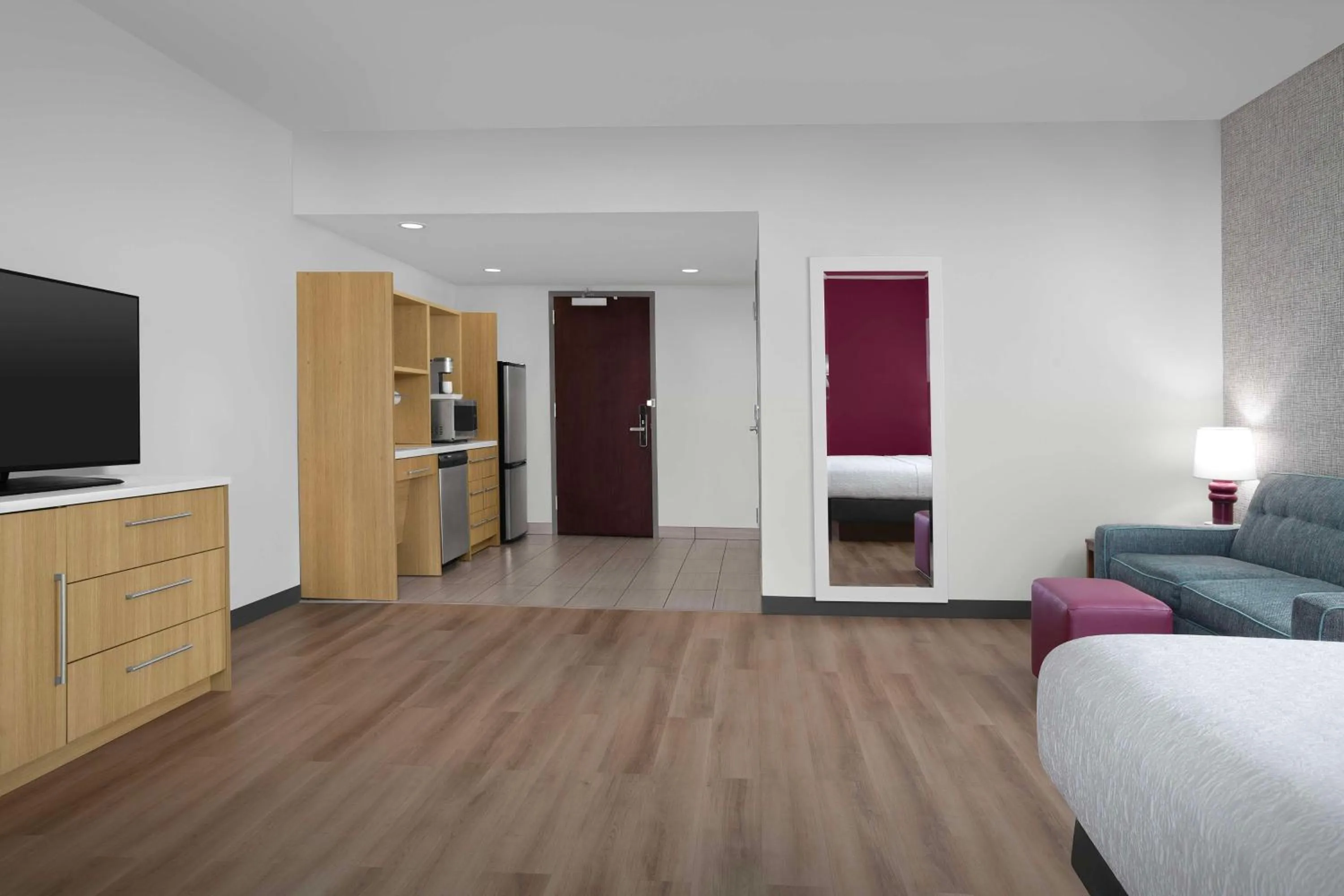 Living room, Bed in Home2 Suites by Hilton Clarksville/Ft. Campbell