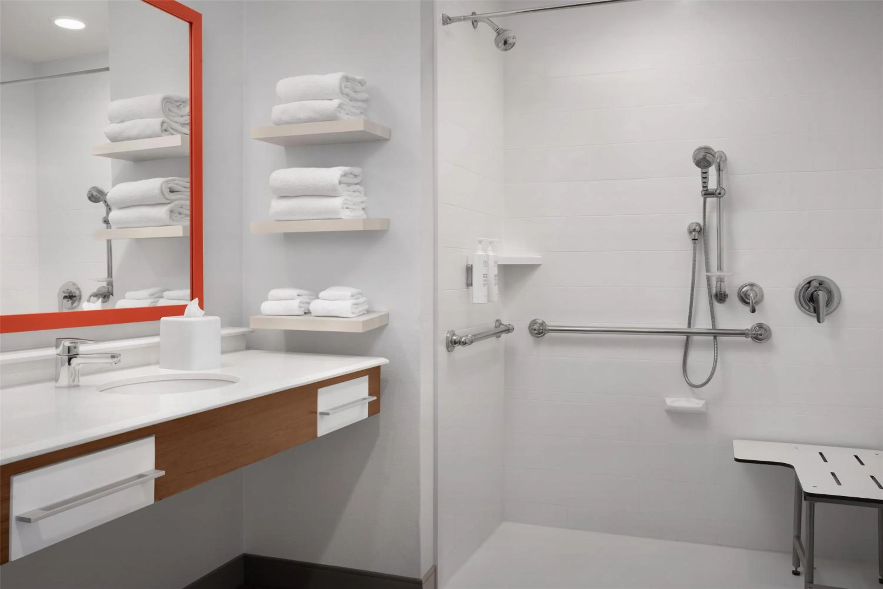 Bathroom in Hampton Inn and Suites by Hilton Vero Beach-Downtown