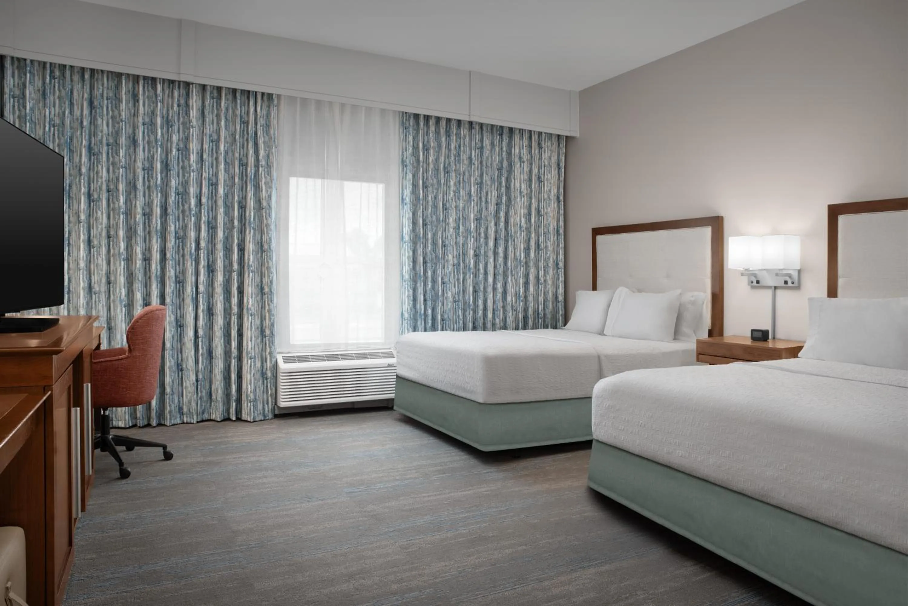 Bedroom, Bed in Hampton Inn and Suites by Hilton Vero Beach-Downtown