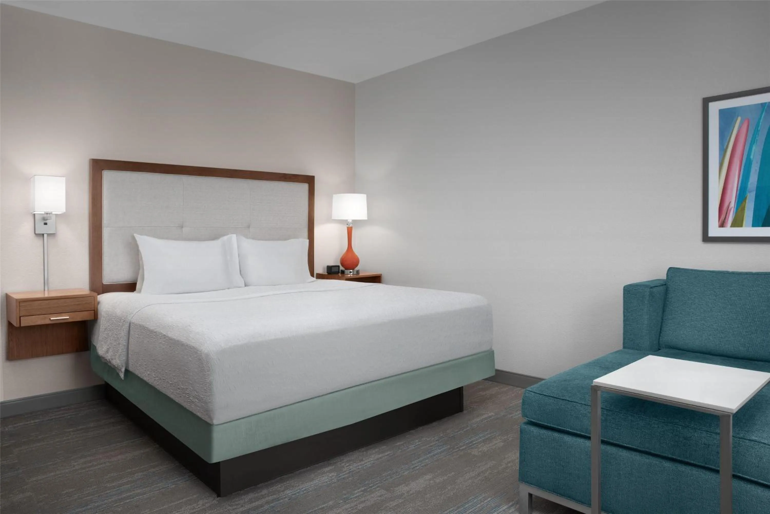 Bed in Hampton Inn and Suites by Hilton Vero Beach-Downtown