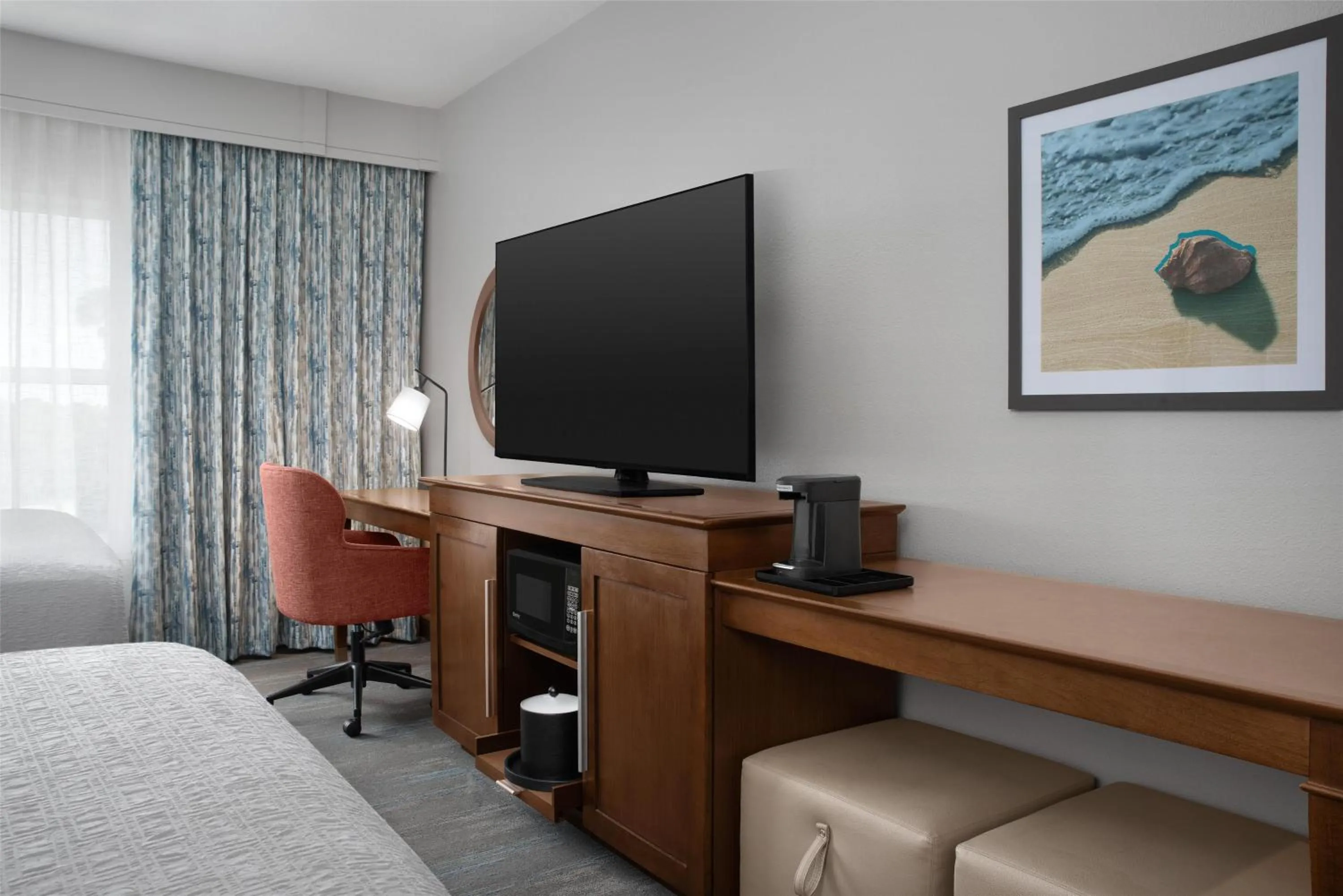 Bedroom, Bed in Hampton Inn and Suites by Hilton Vero Beach-Downtown