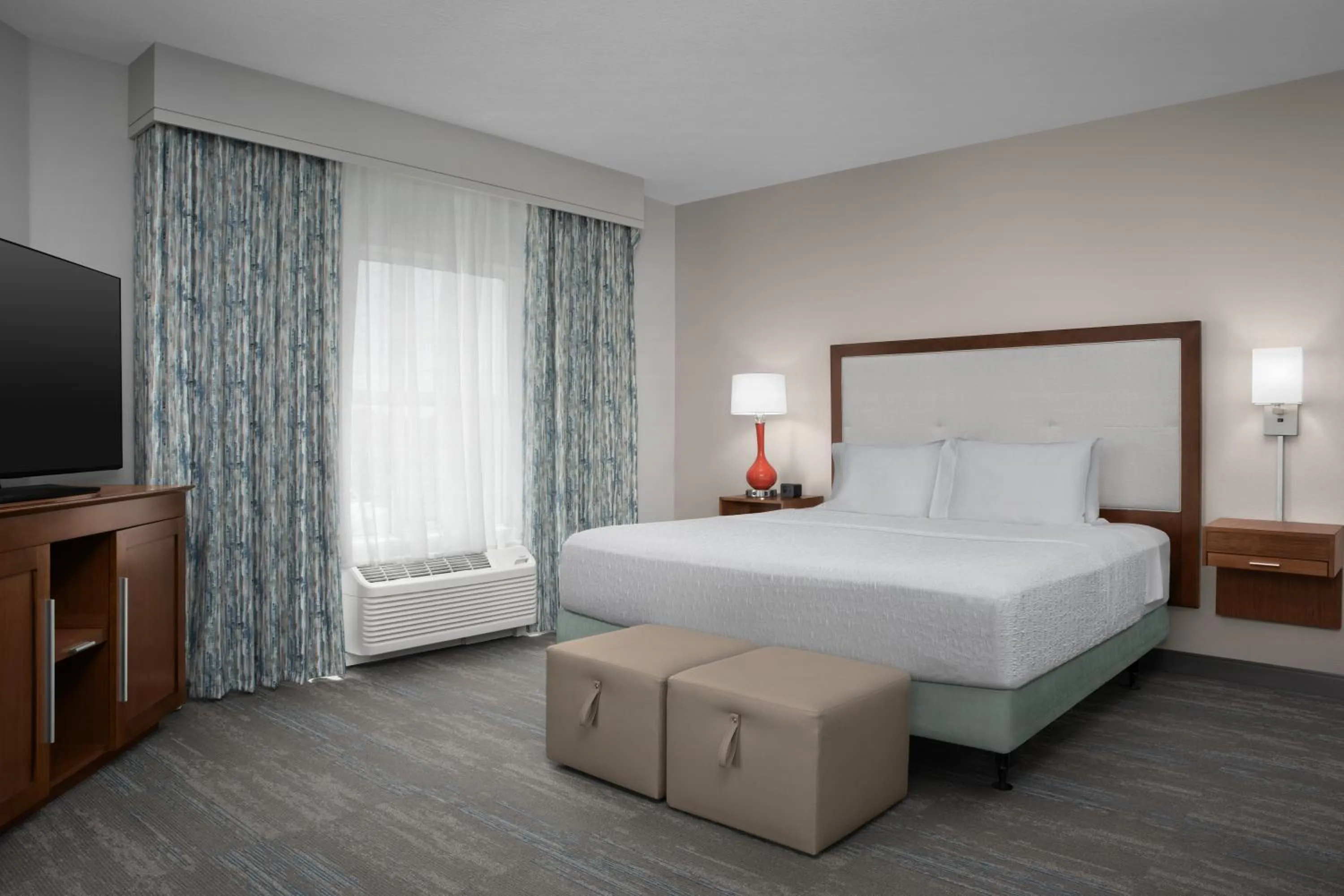 Bedroom, Bed in Hampton Inn and Suites by Hilton Vero Beach-Downtown