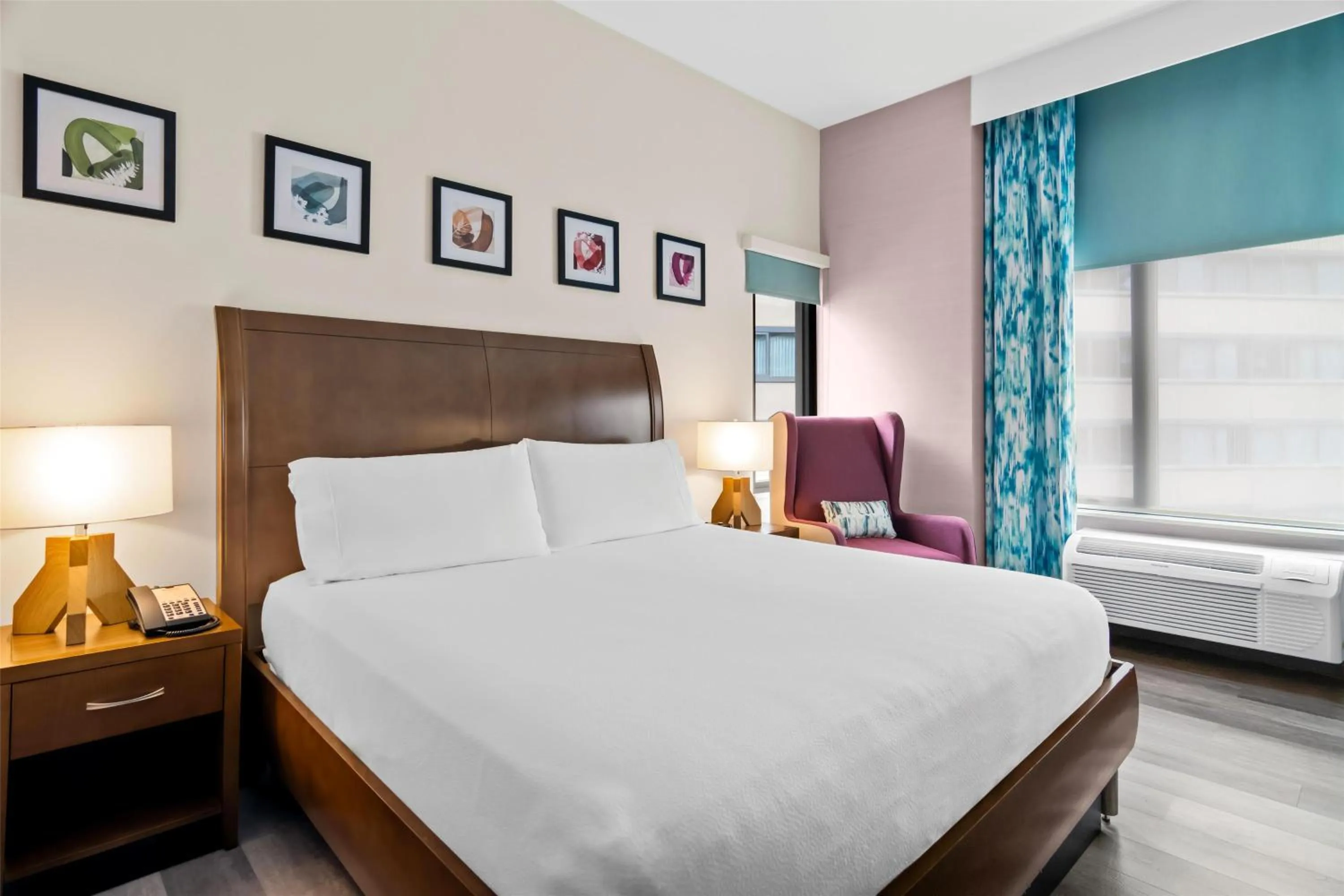 Bed in Hilton Garden Inn Chicago Downtown Riverwalk