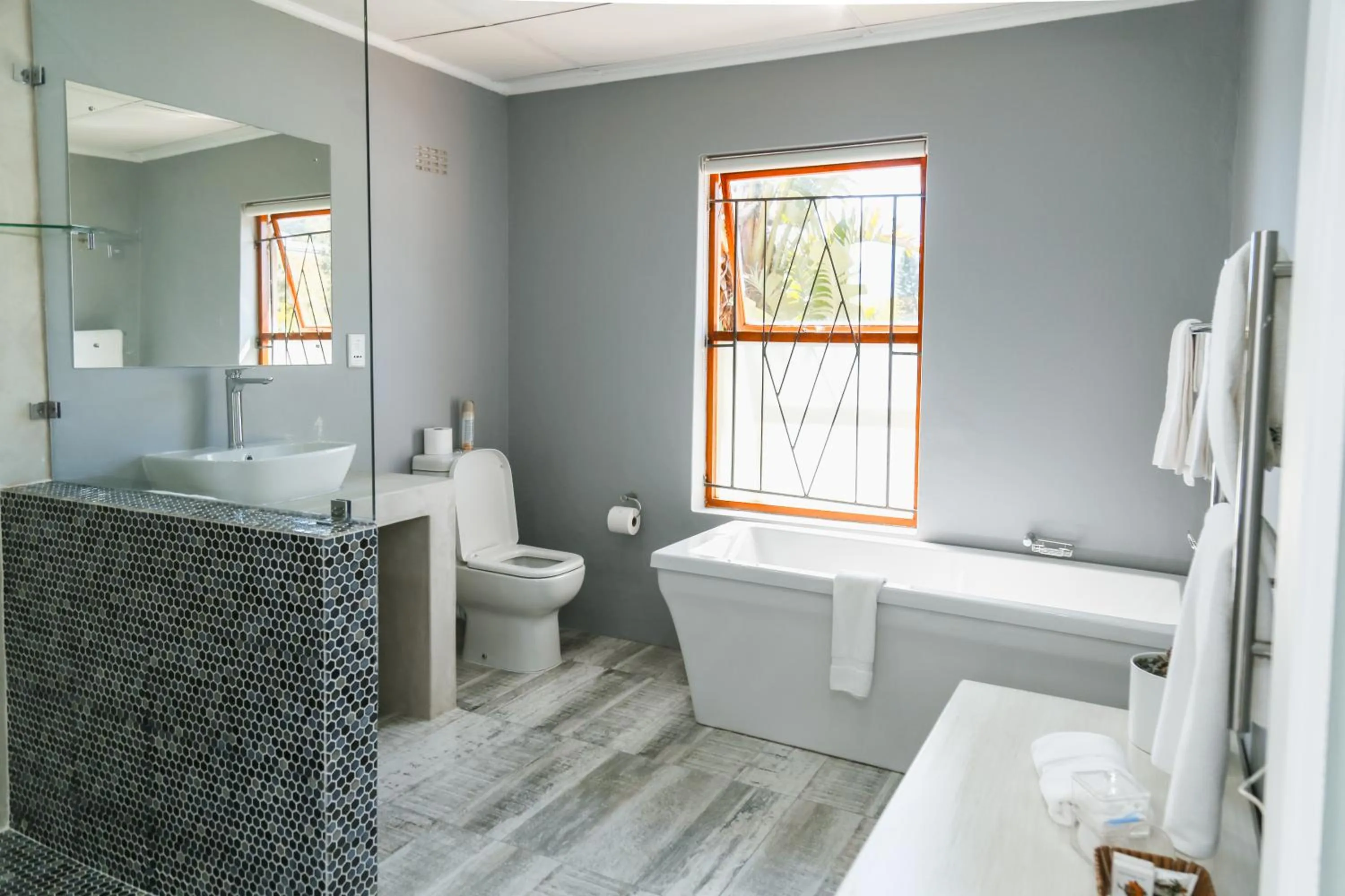 Shower in Le Pommier Wine Estate