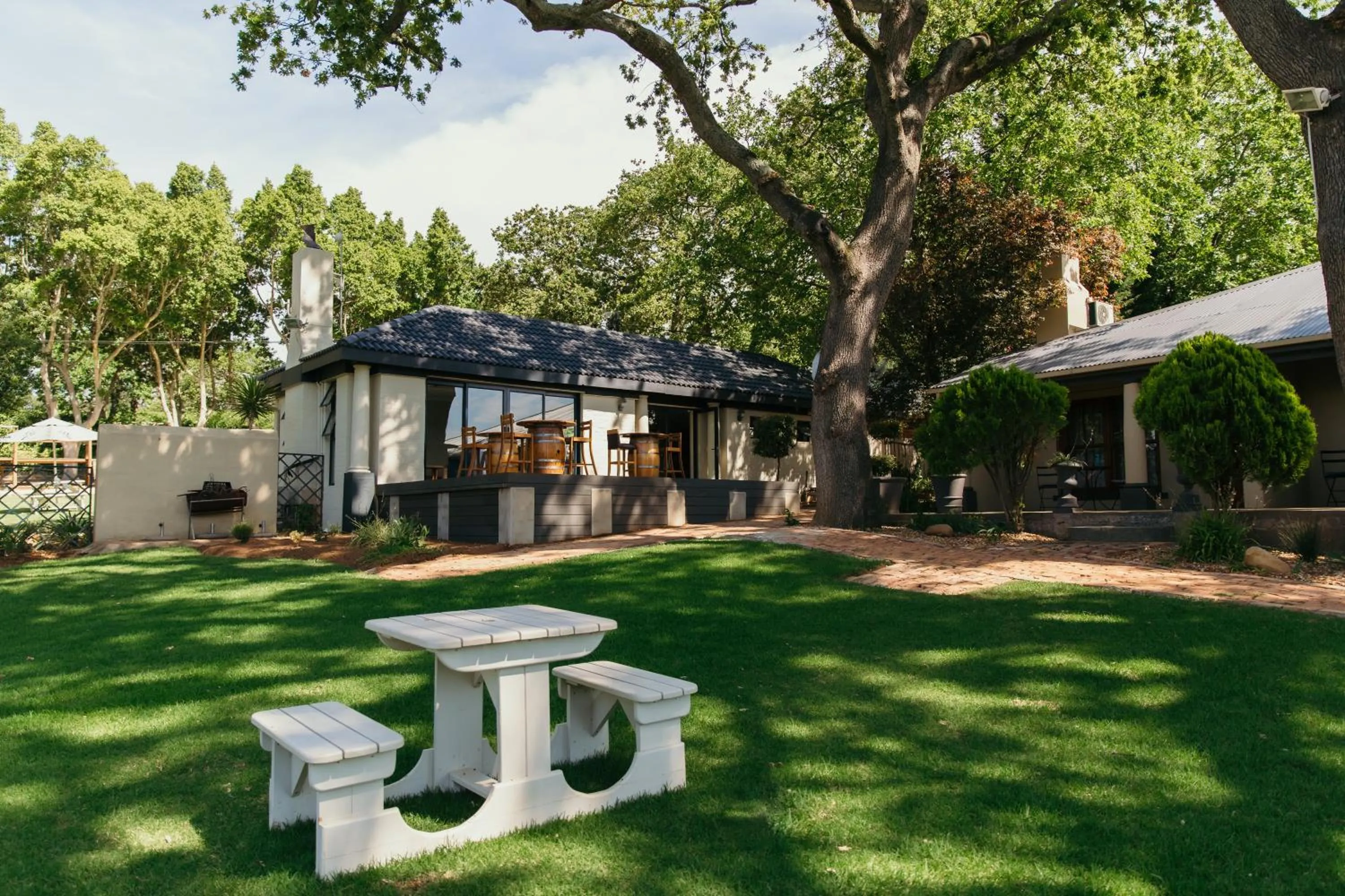 Property building in Le Pommier Wine Estate