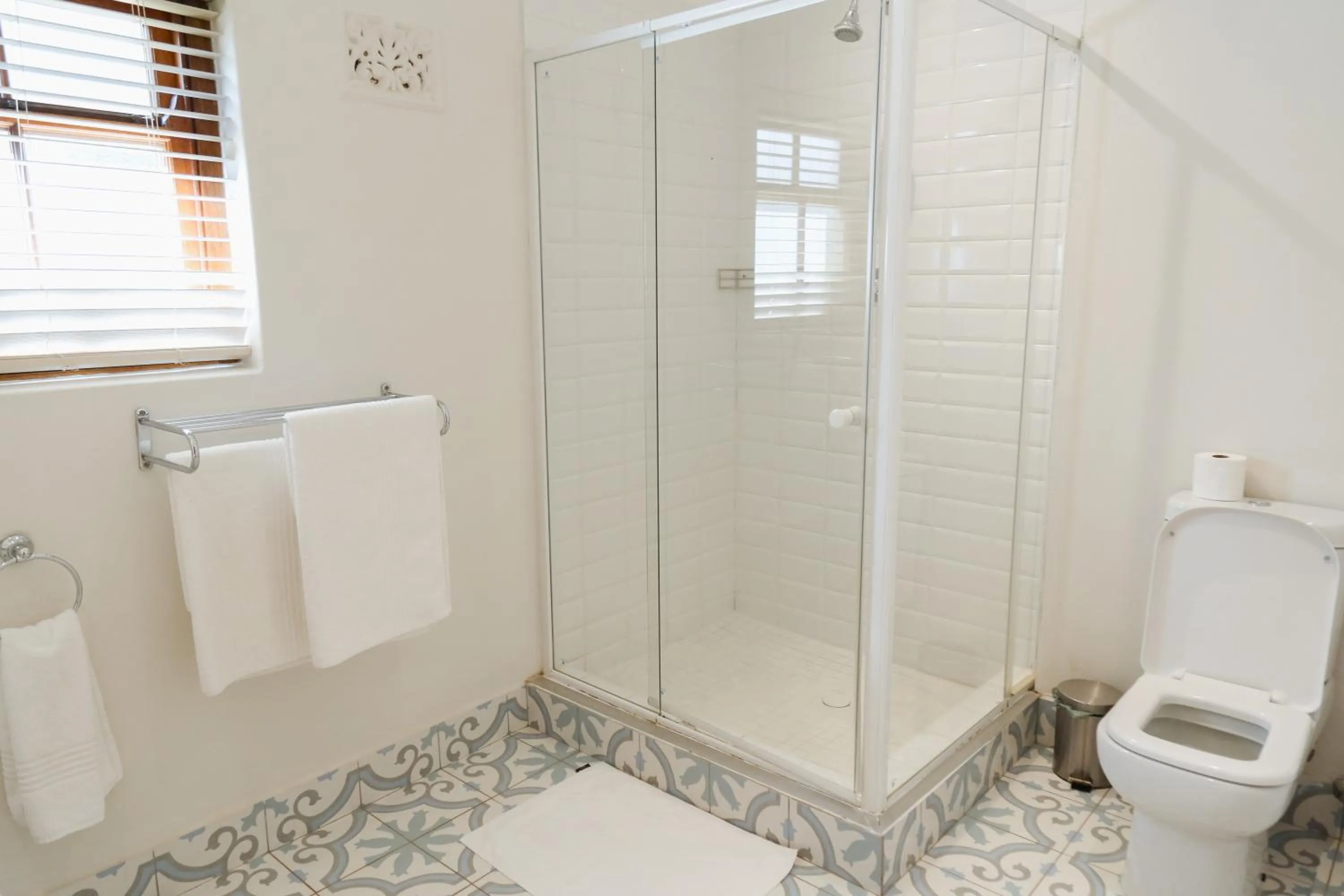 Shower in Le Pommier Wine Estate