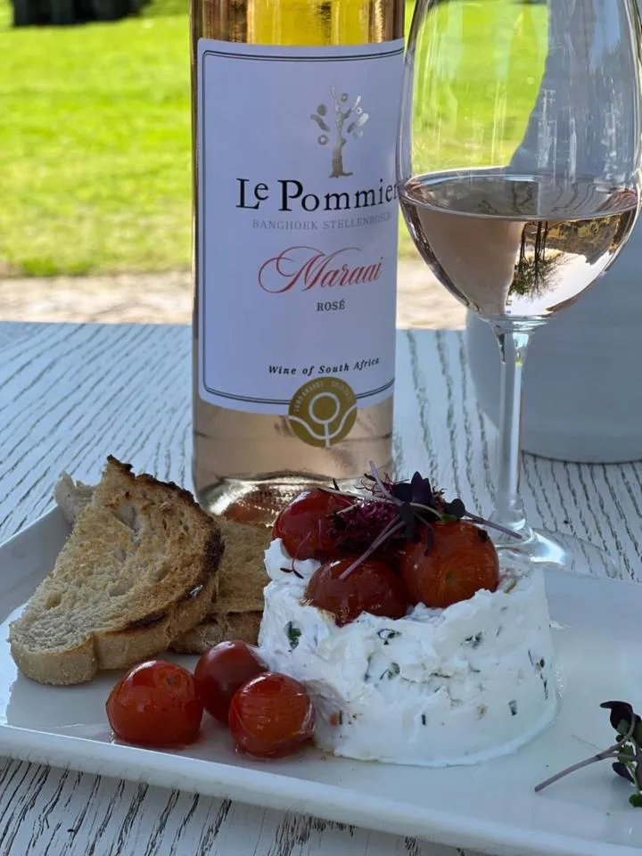 Restaurant/places to eat in Le Pommier Wine Estate