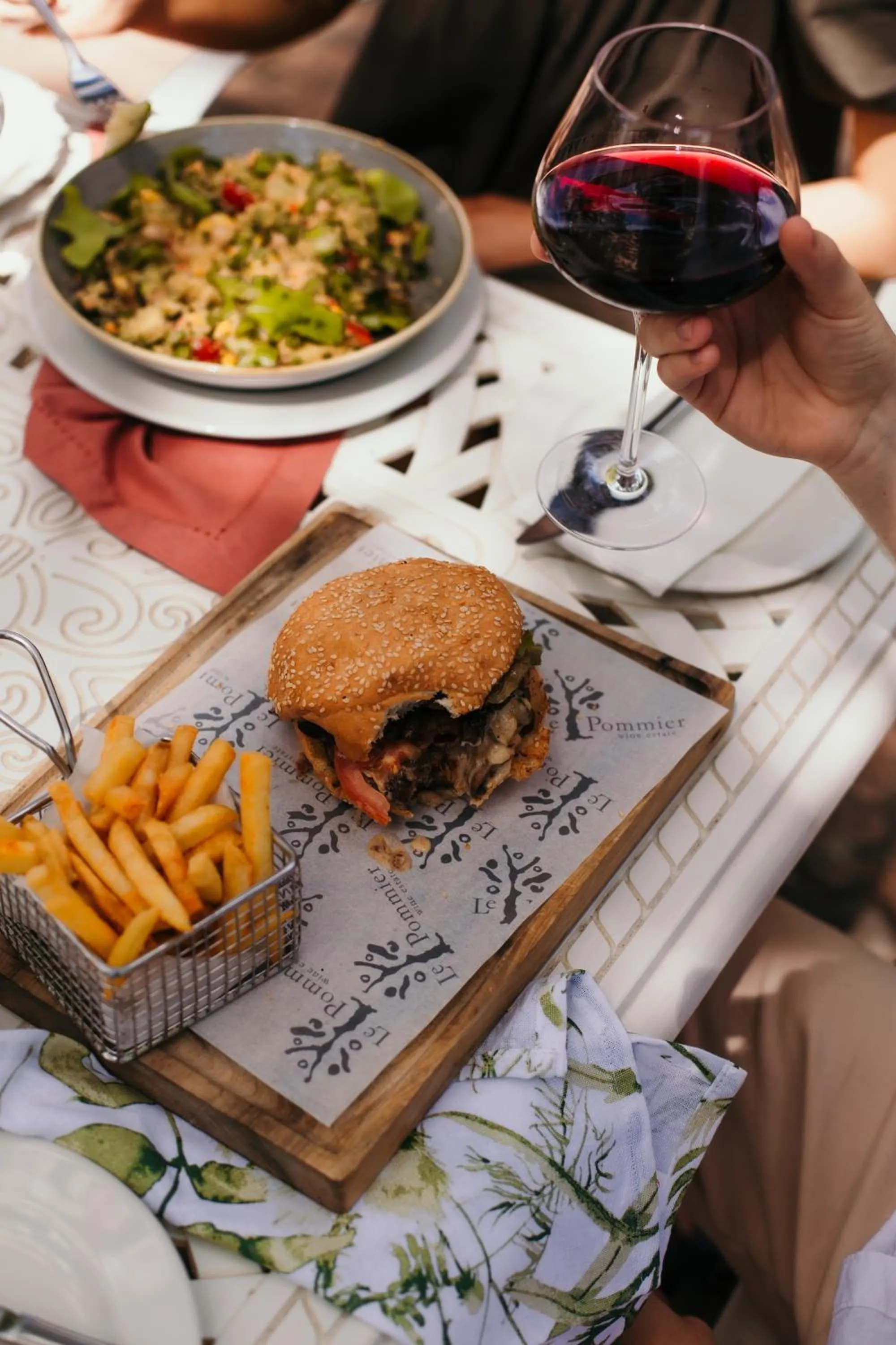 Restaurant/places to eat in Le Pommier Wine Estate