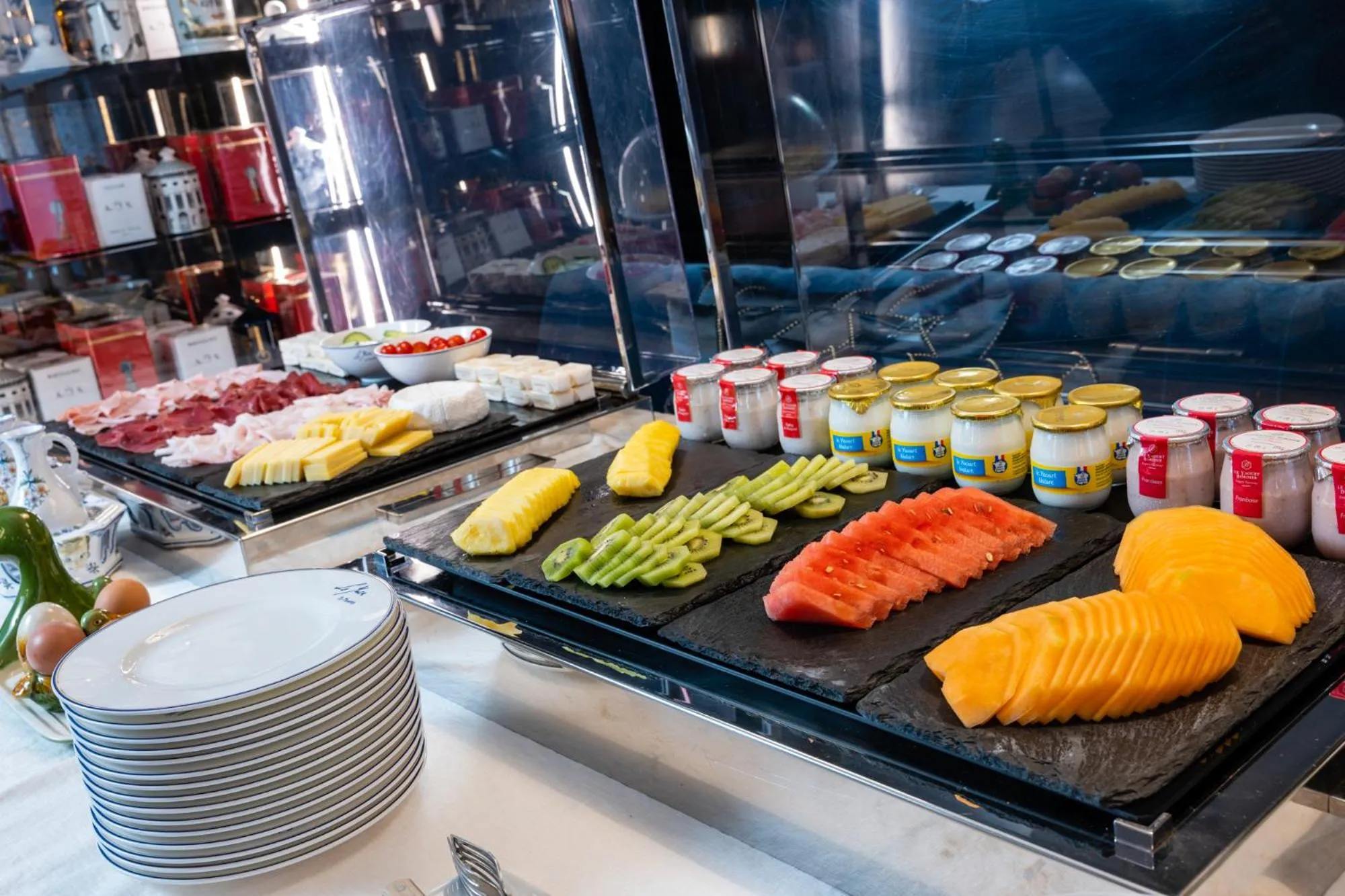 Breakfast in Hôtel Le Y