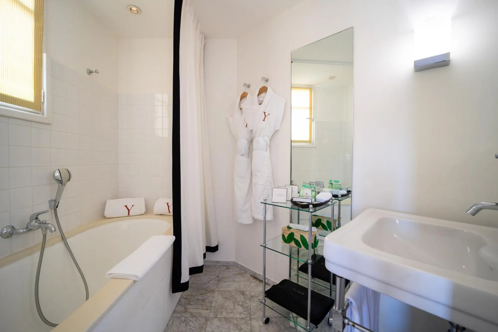 Bathroom in Hôtel Le Y
