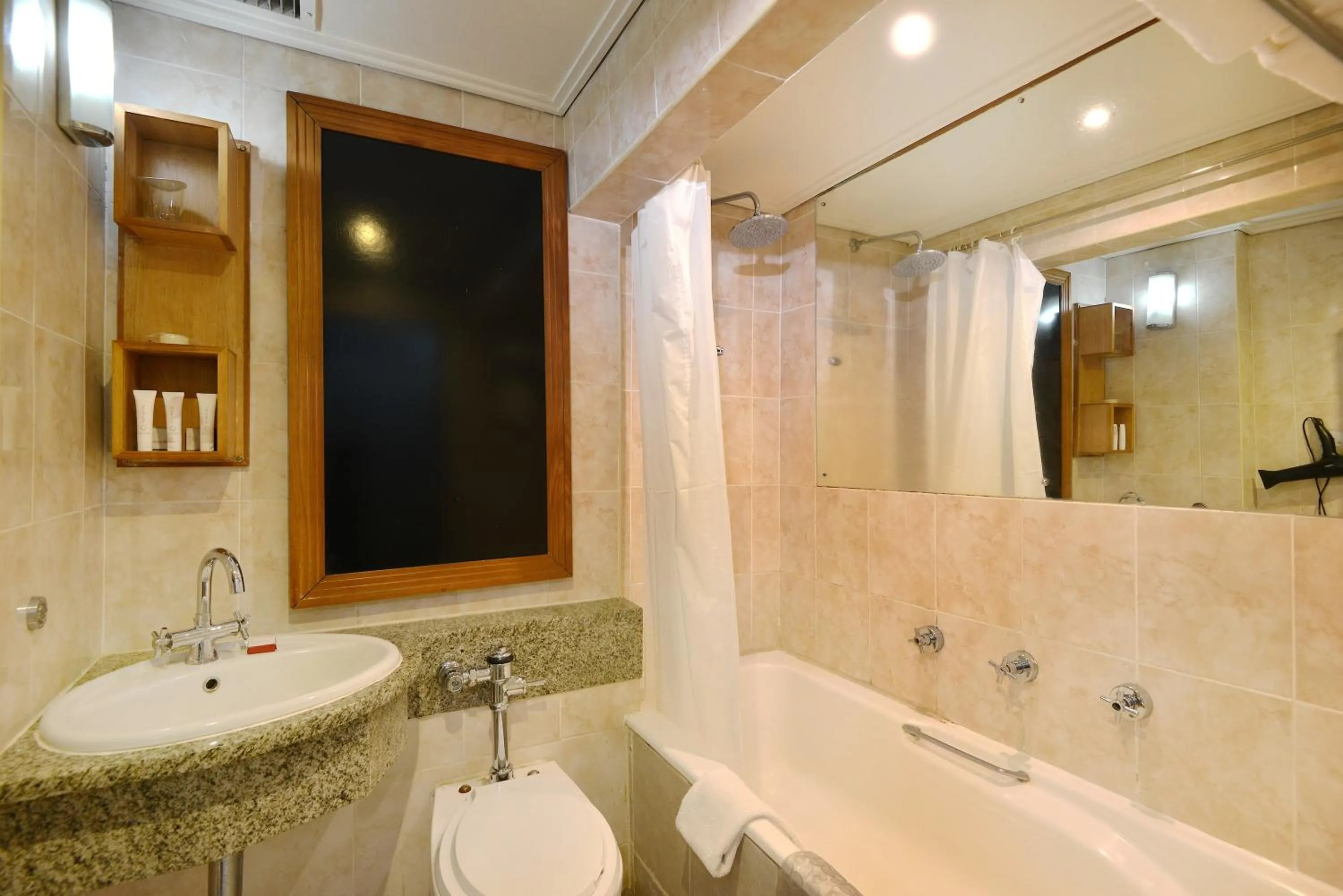 Bathroom in Cresta Jameson Hotel