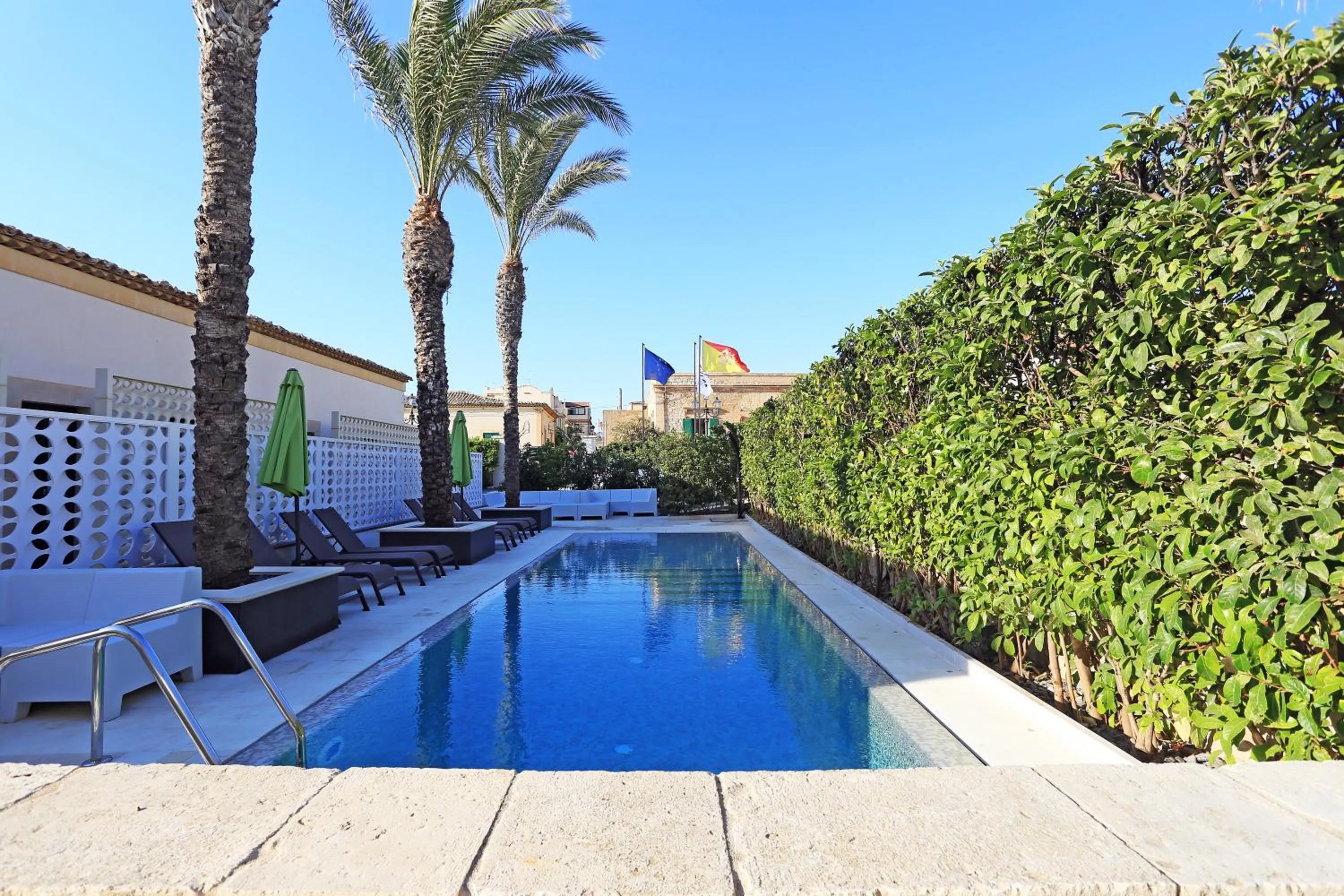 Swimming pool in Zafran Boutique Hotel