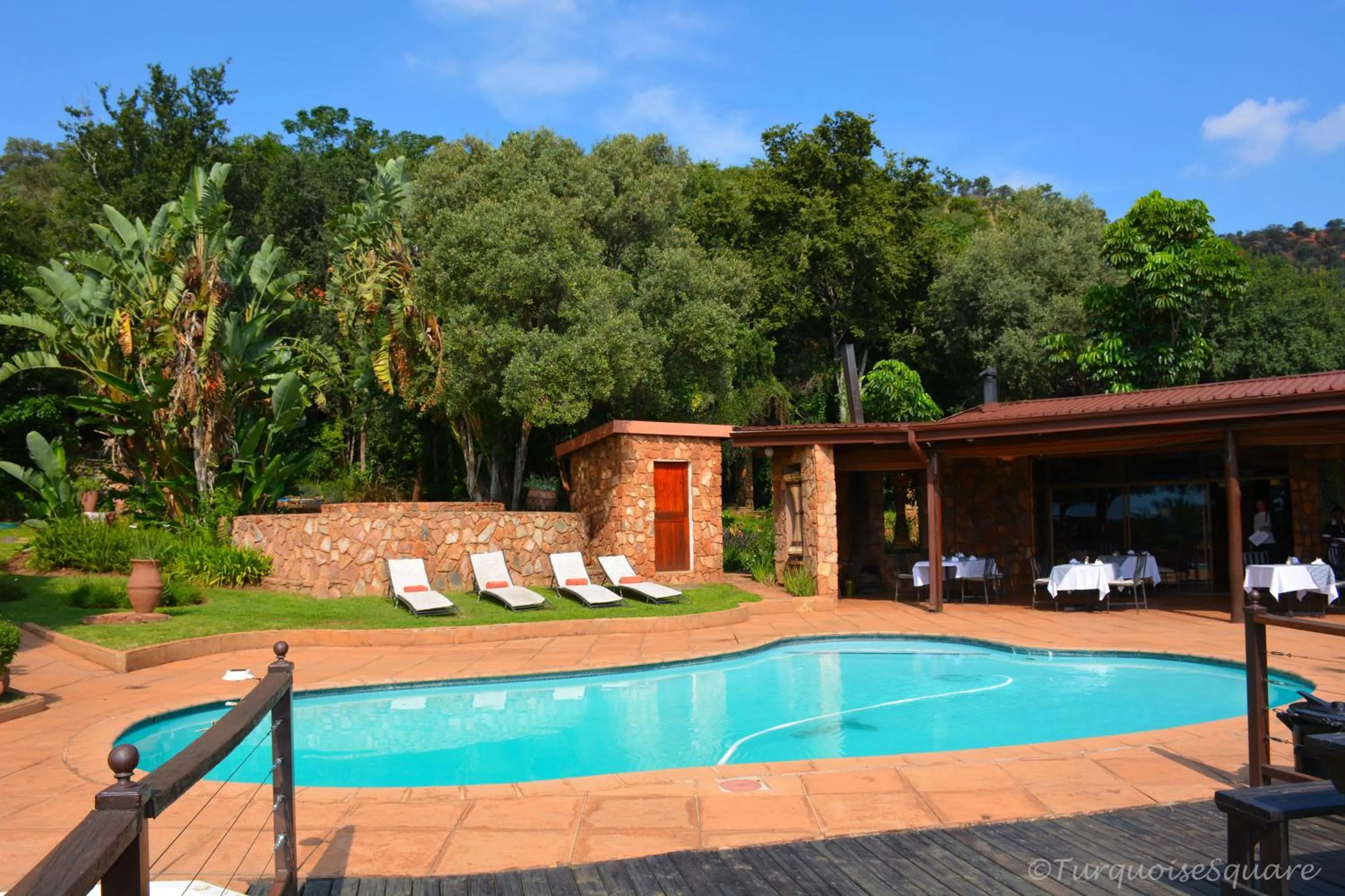 Restaurant/places to eat in La Montagne Guest Lodge