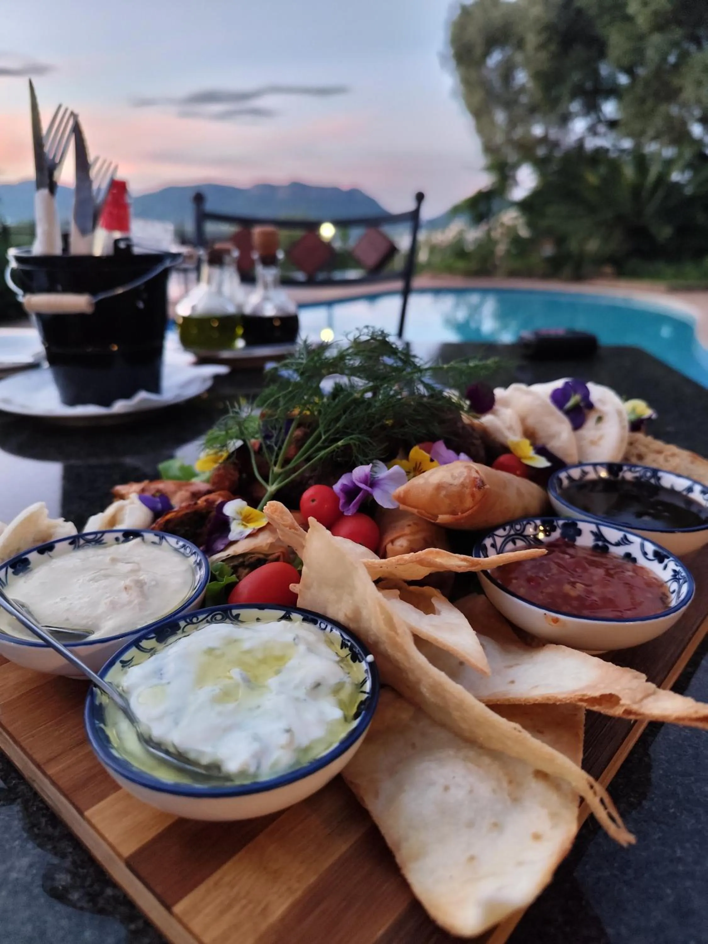 Restaurant/places to eat in La Montagne Guest Lodge