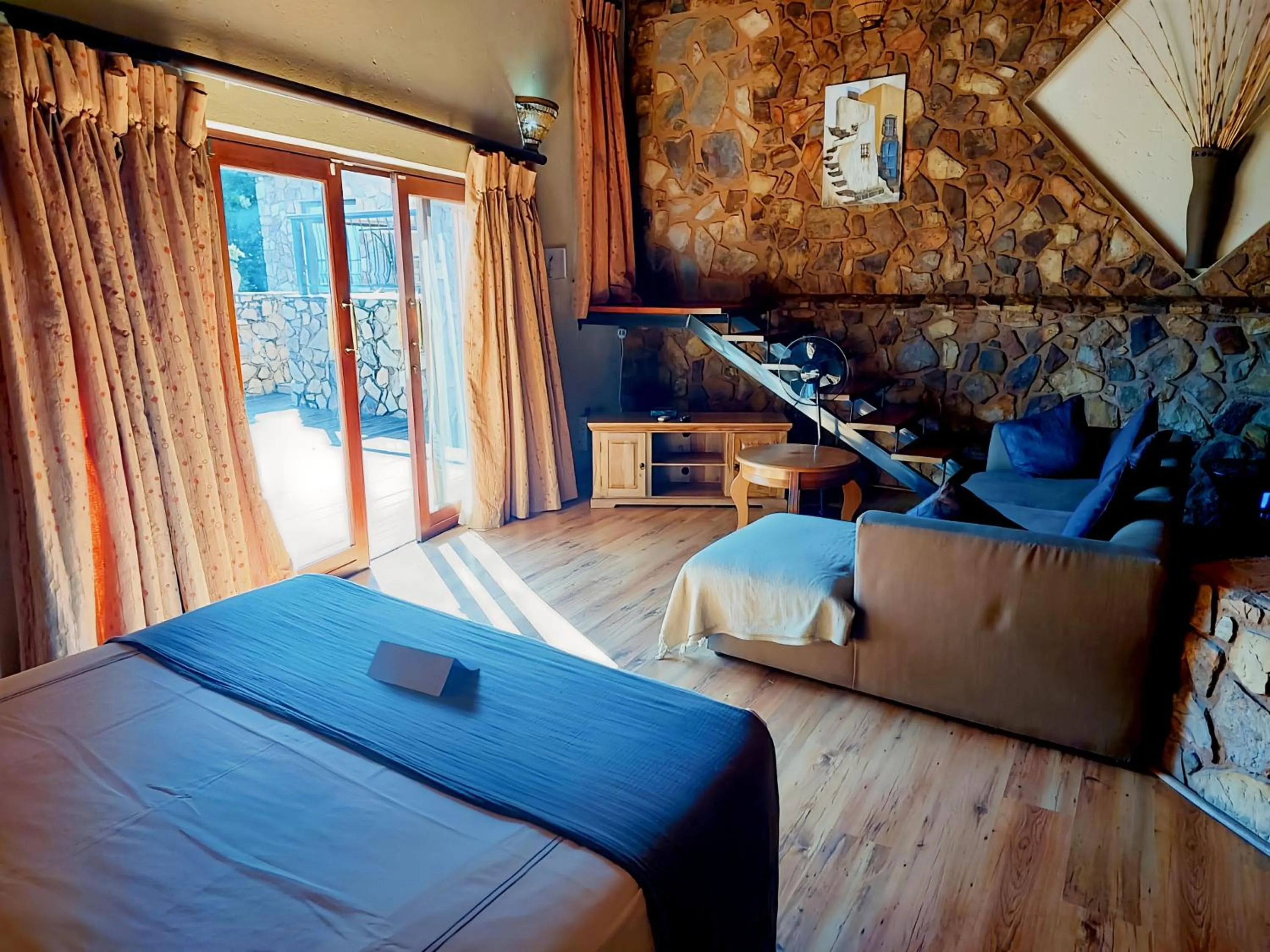 Photo of the whole room, Bed in La Montagne Guest Lodge