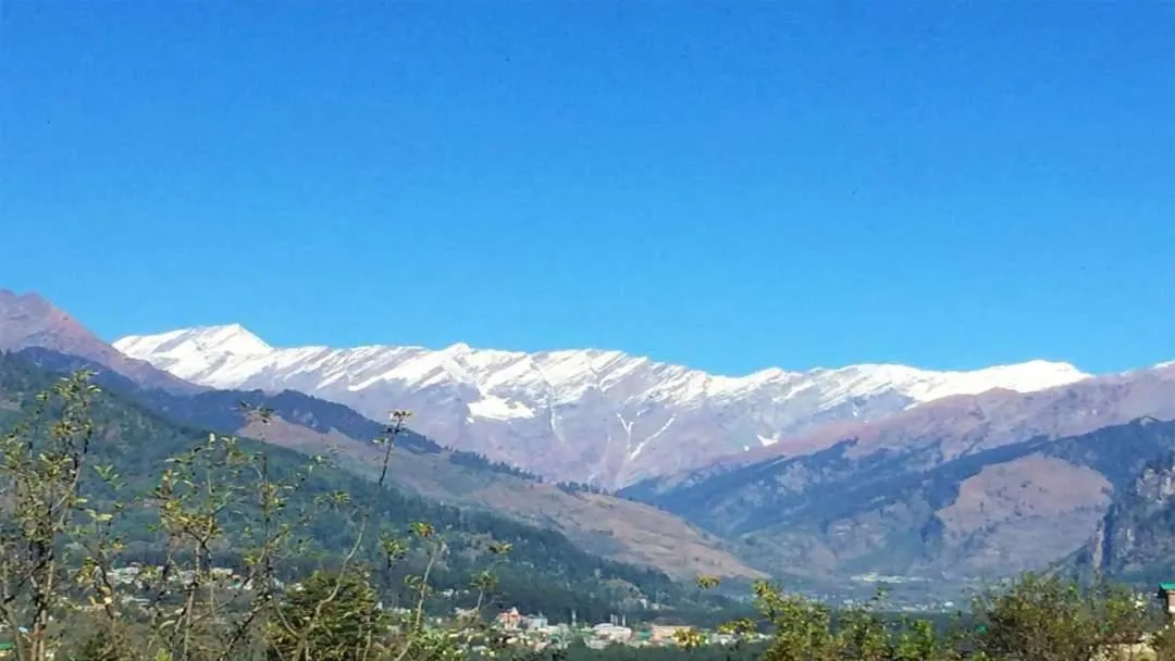 Natural landscape in Azure Chandertal Regency Hotel And Spa