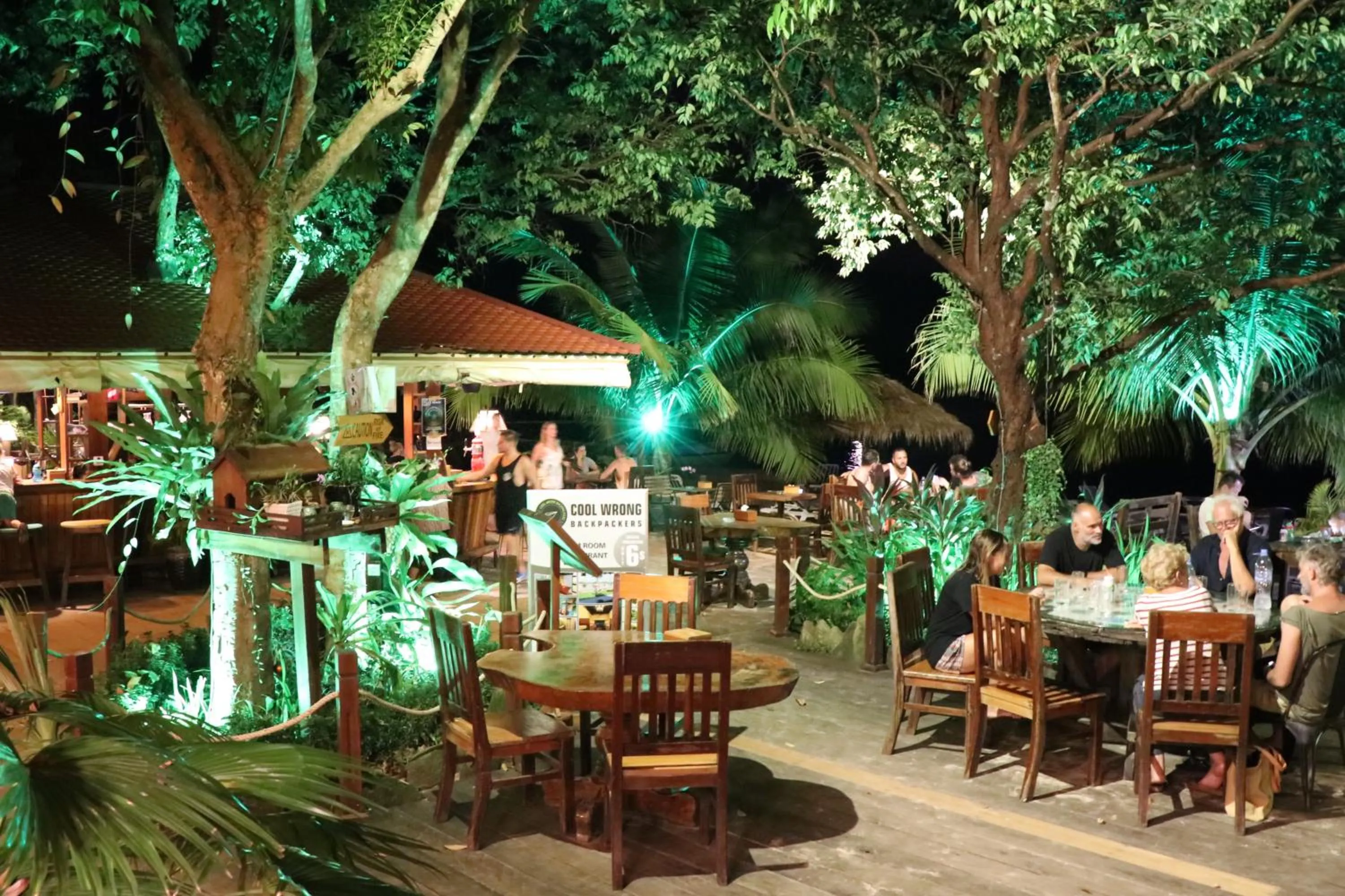 Restaurant/places to eat in Tree House Bungalows