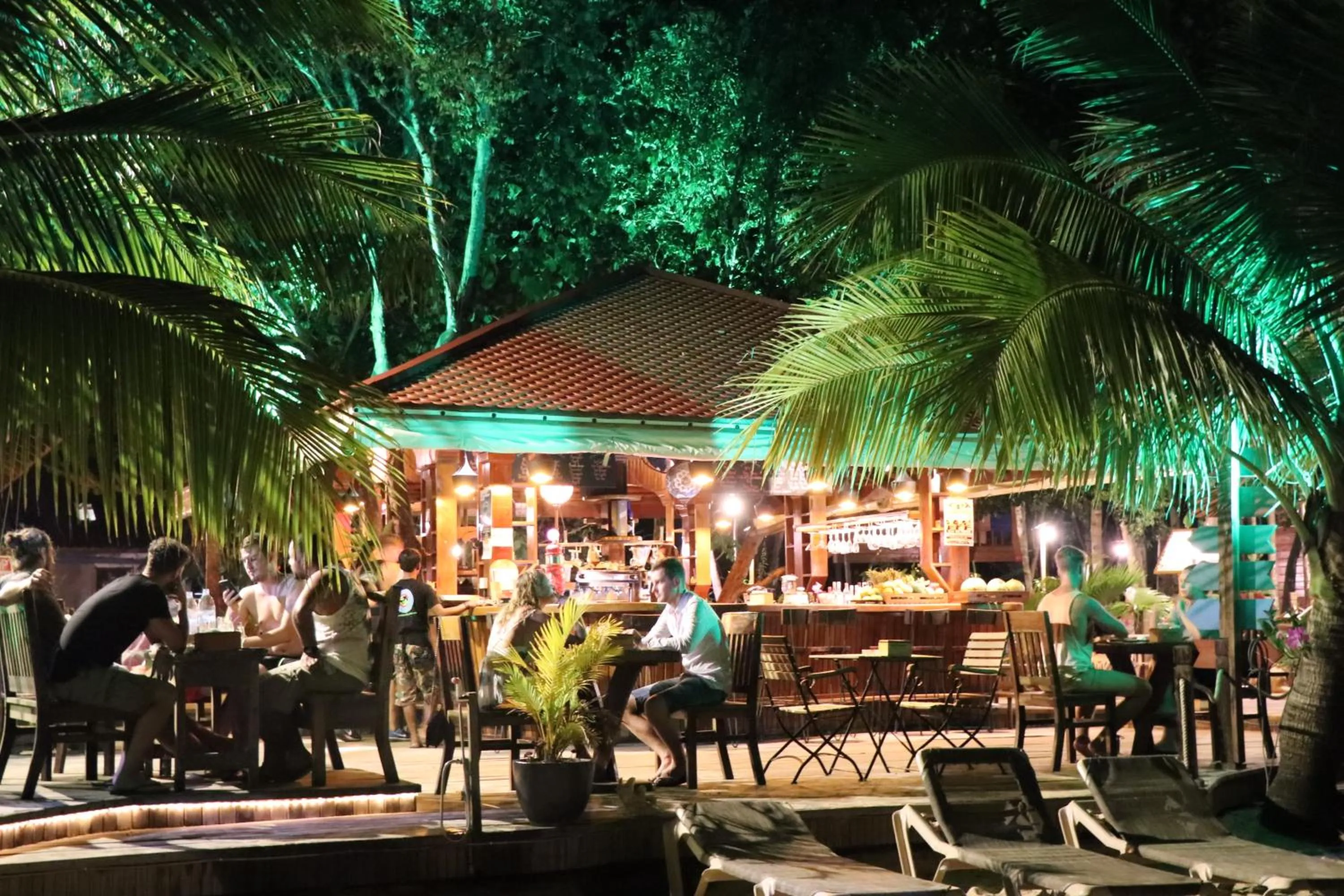 Restaurant/places to eat in Tree House Bungalows
