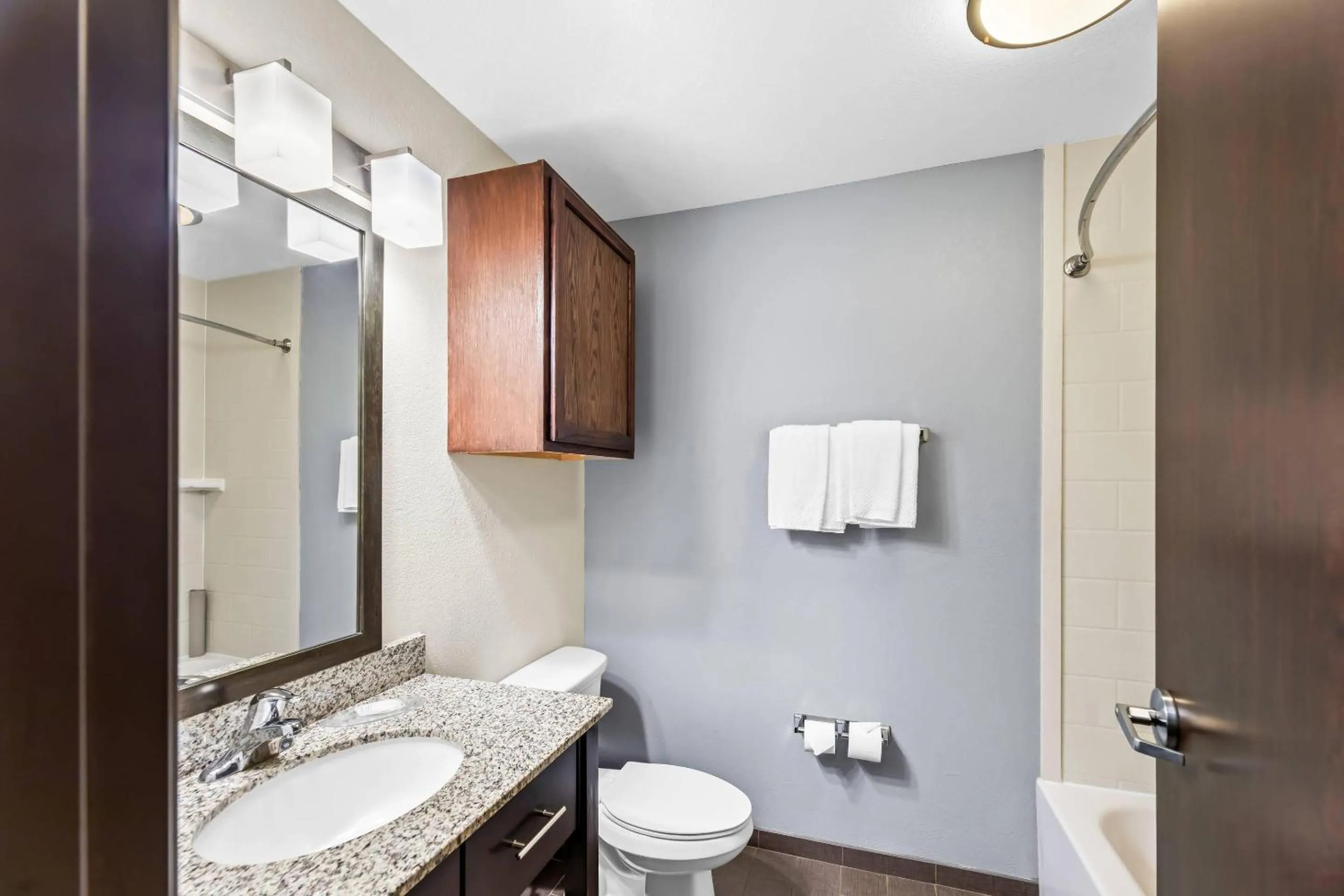 Bedroom in MainStay Suites Lufkin