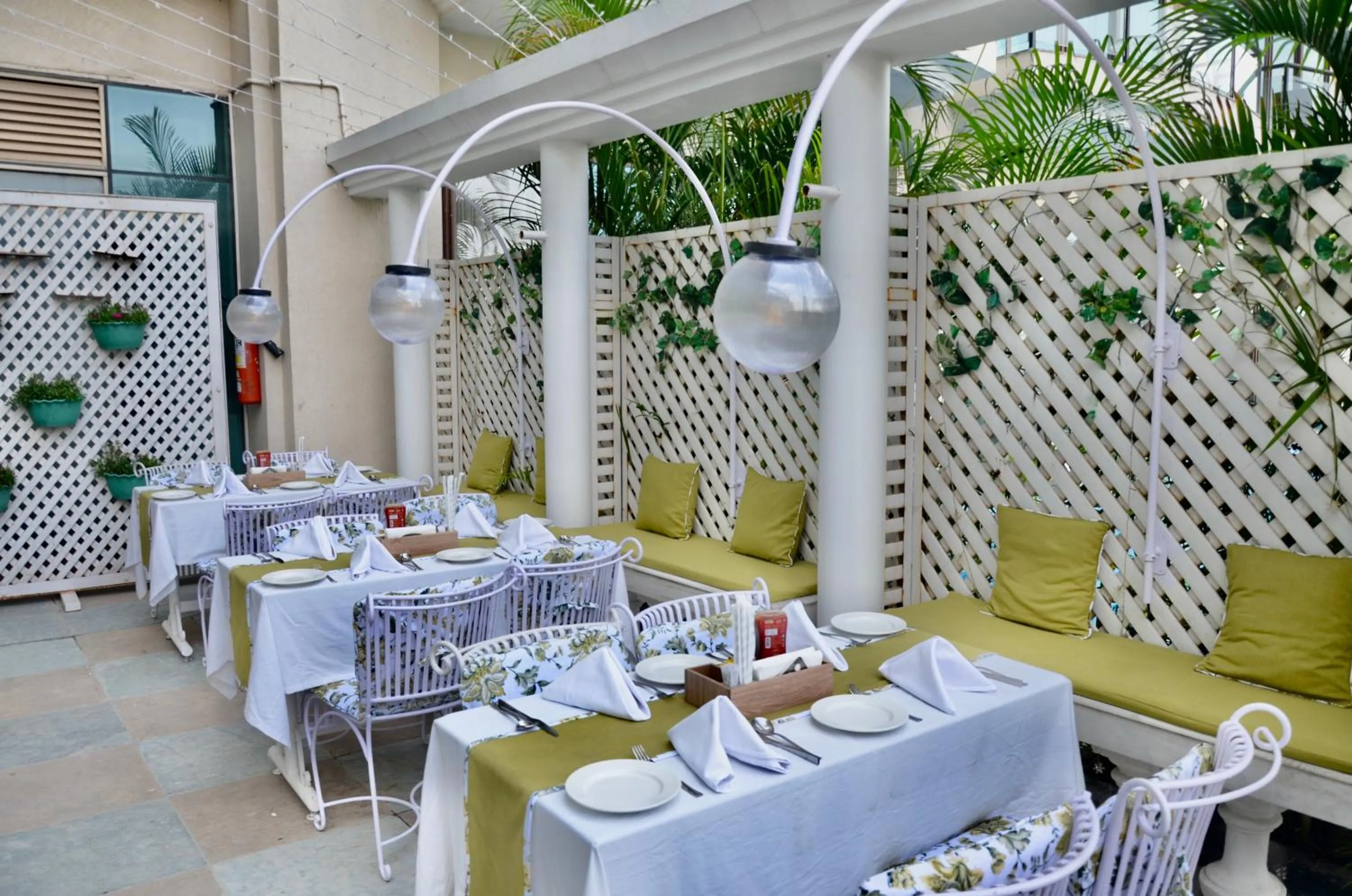 Restaurant/places to eat in The BellaVista Hotel Chandigarh Panchkula