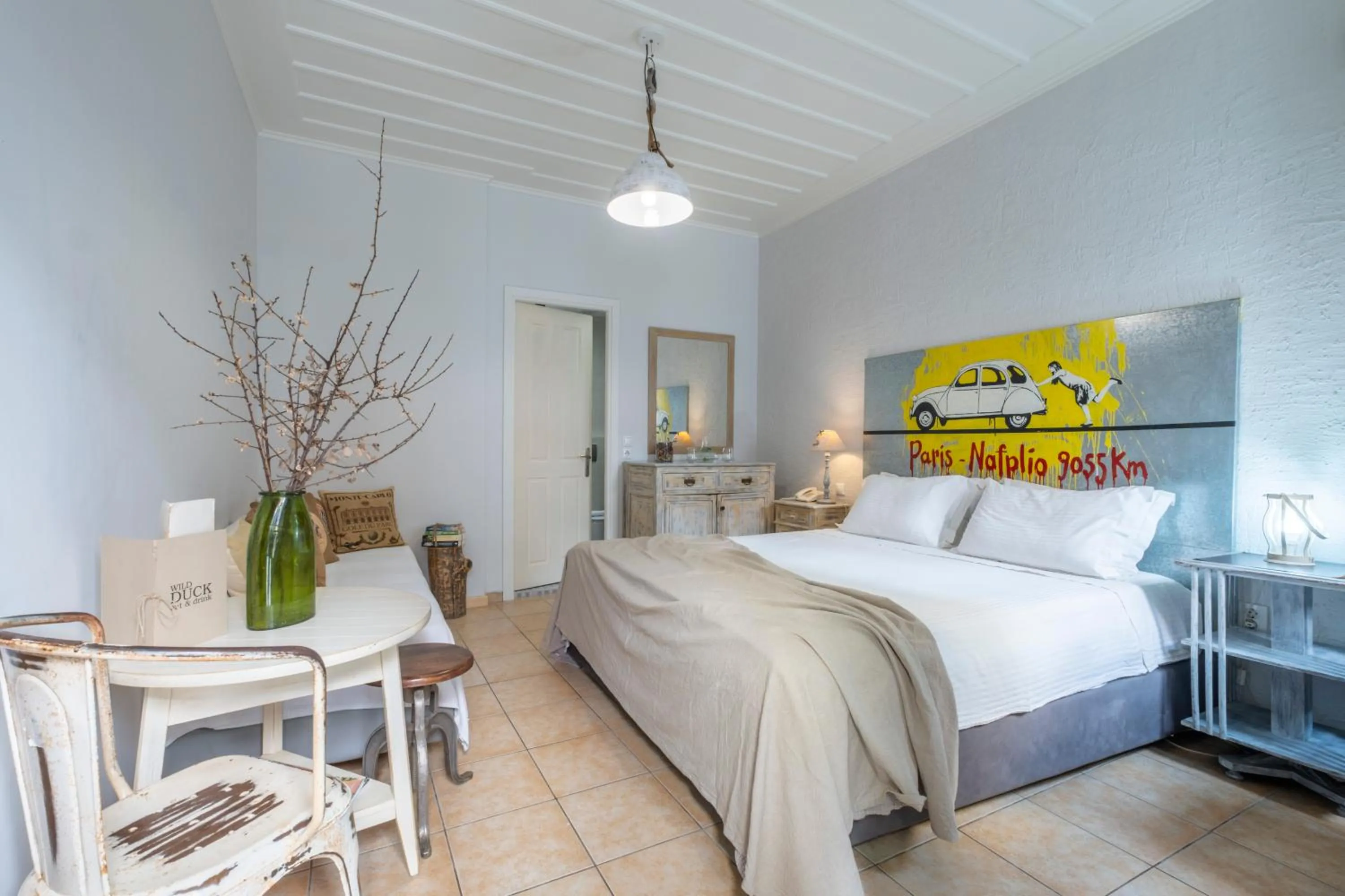 Bed in Amymone and Adiandi