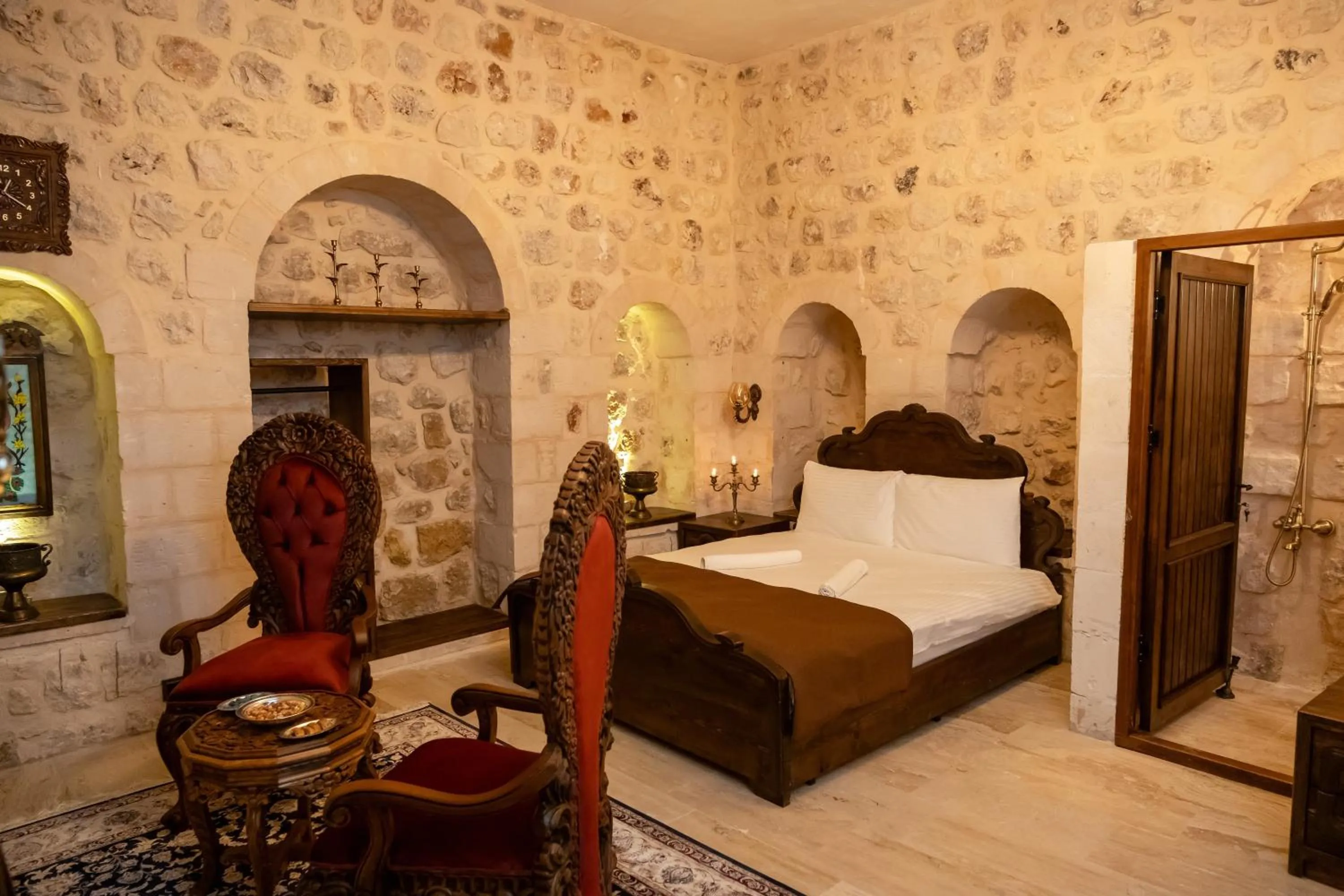 Photo of the whole room, Bed in Marinut Konağı