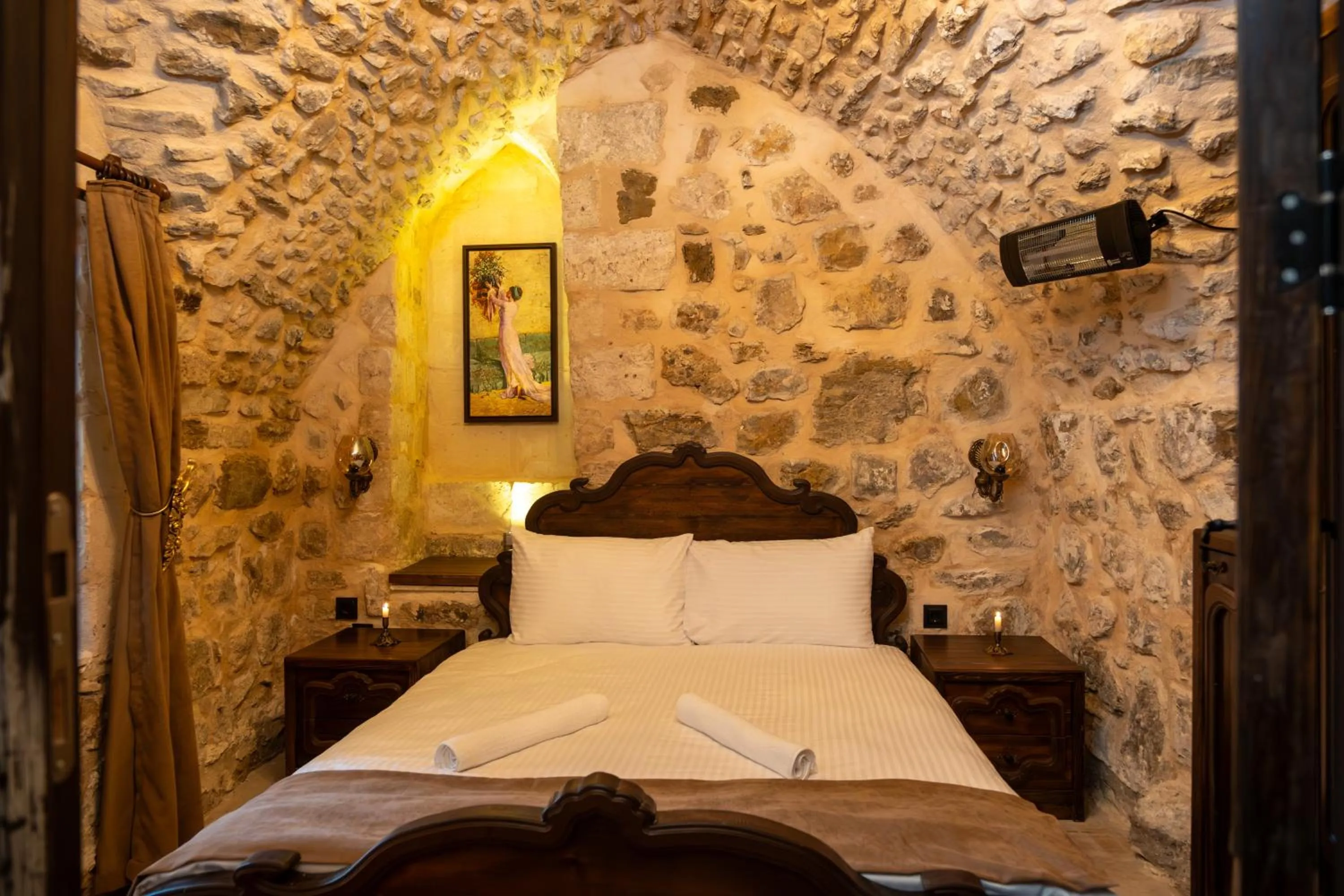 Property building, Bed in Marinut Konağı