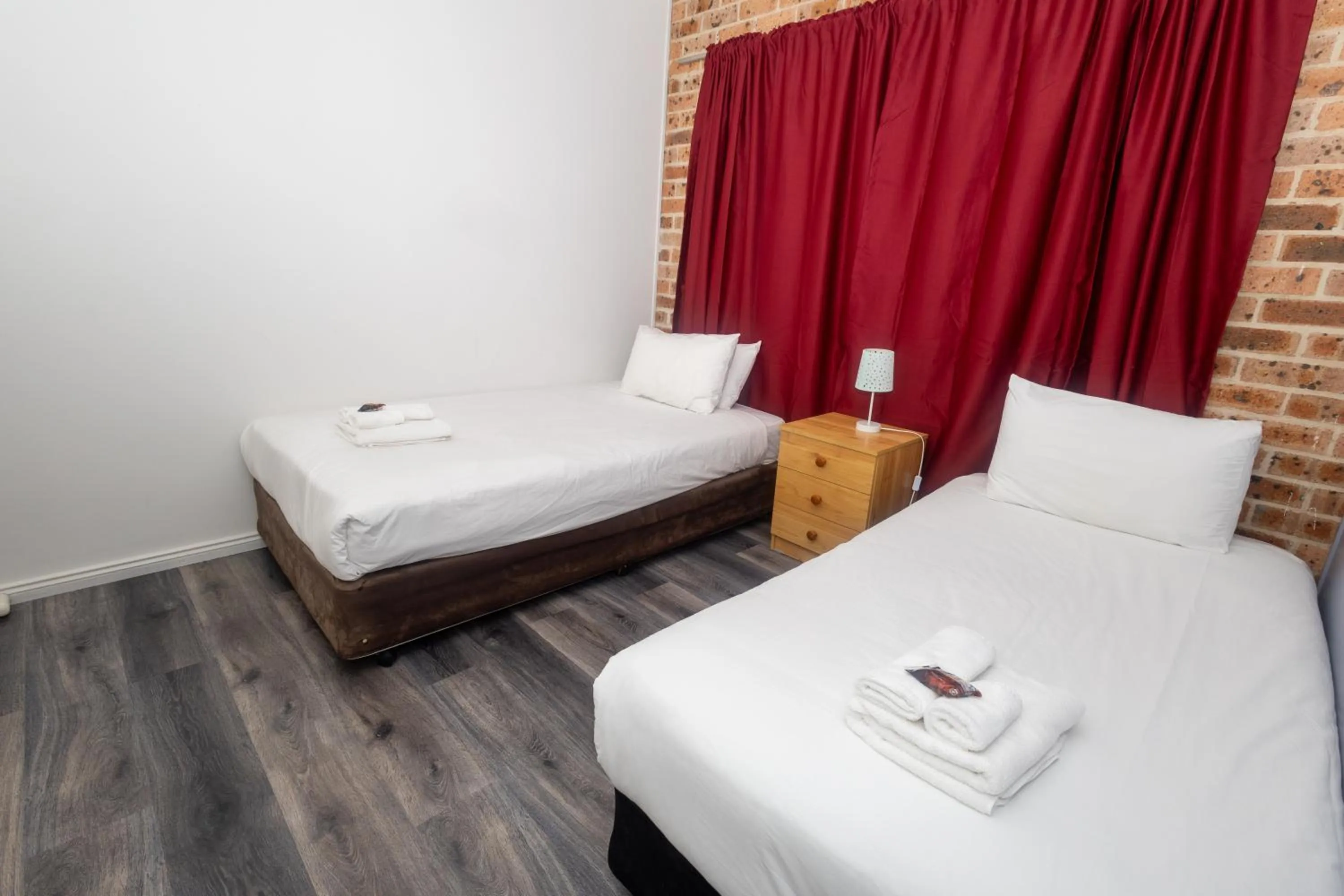 Bed in Gosford Inn Motel