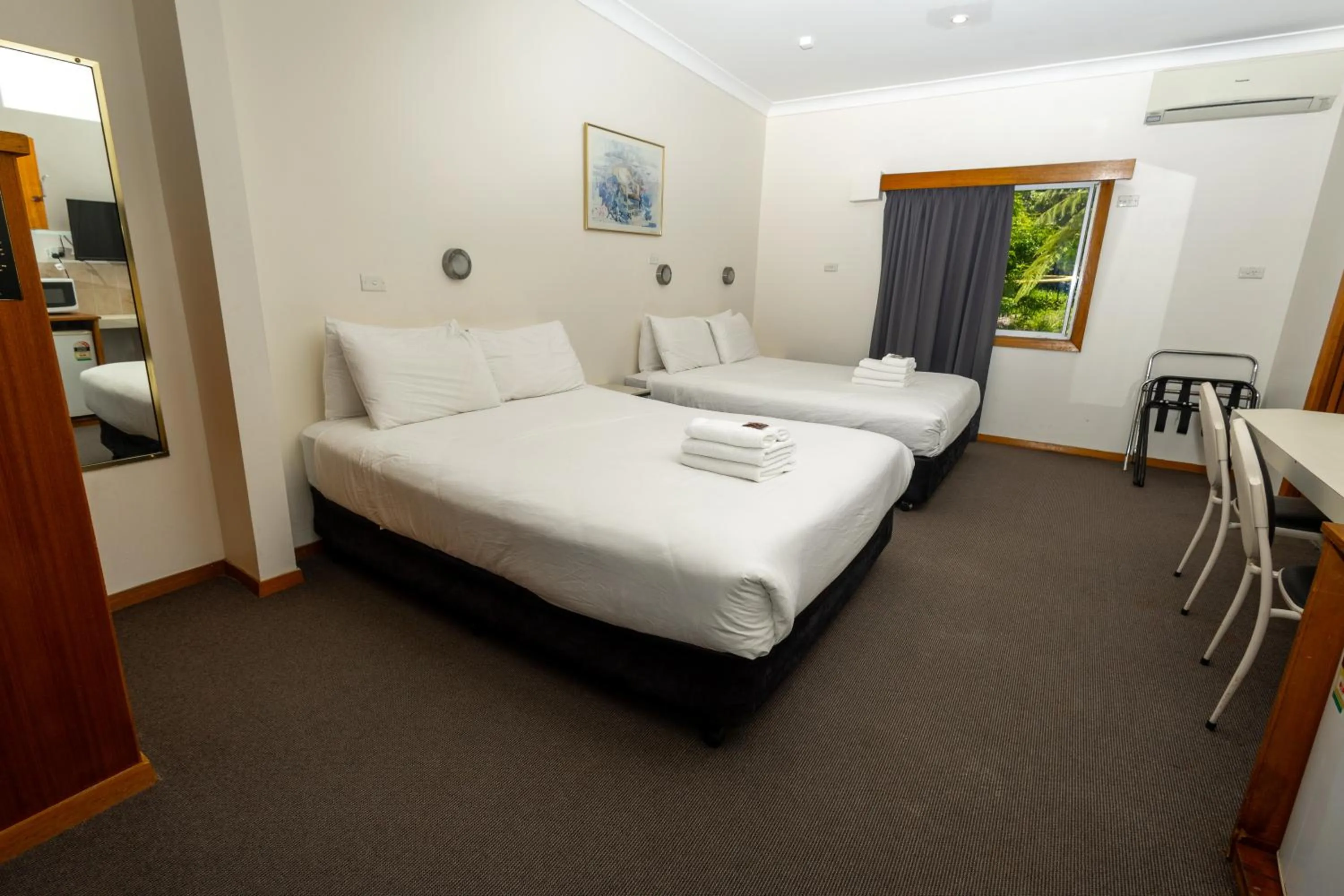 Bed in Gosford Inn Motel