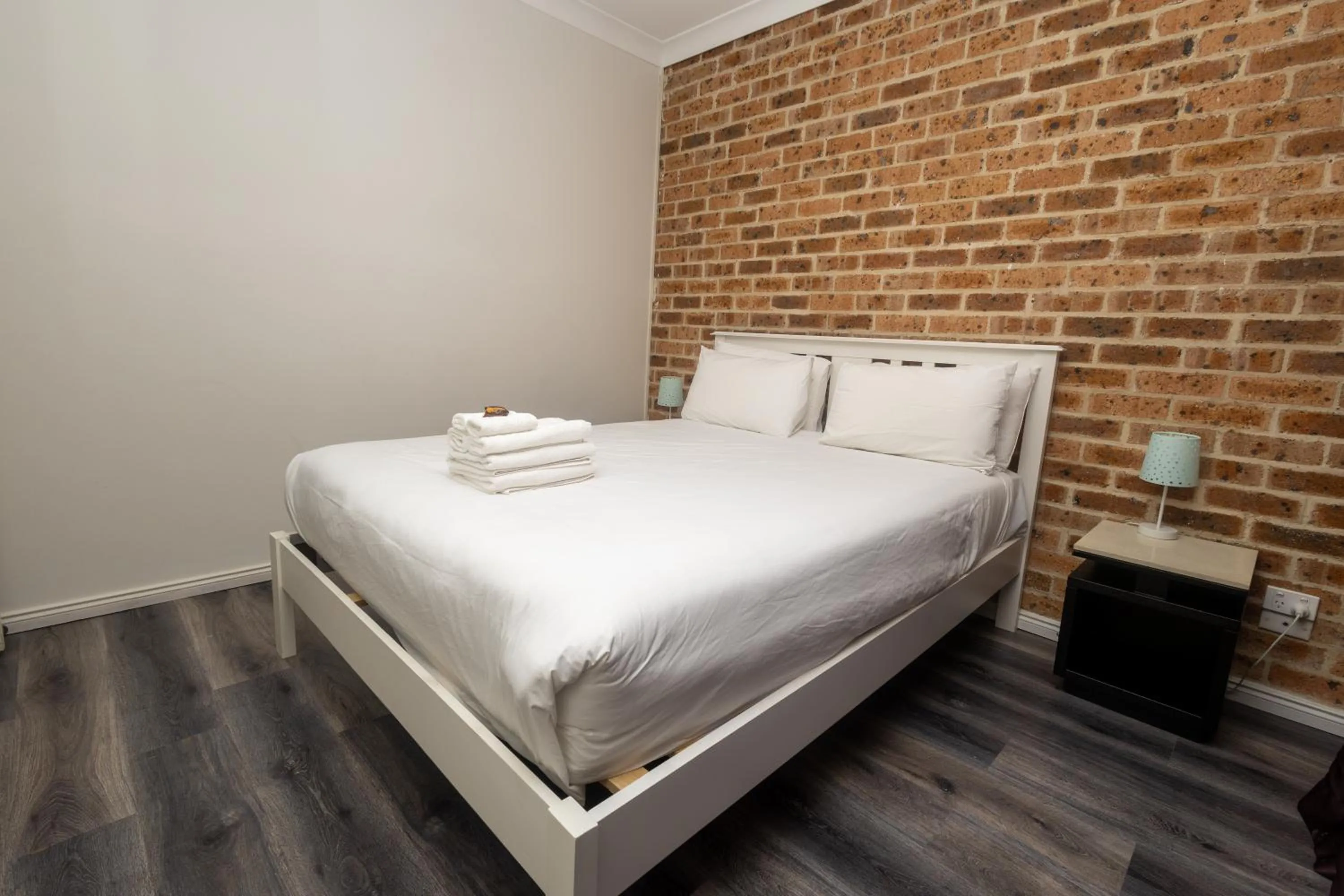 Bed in Gosford Inn Motel