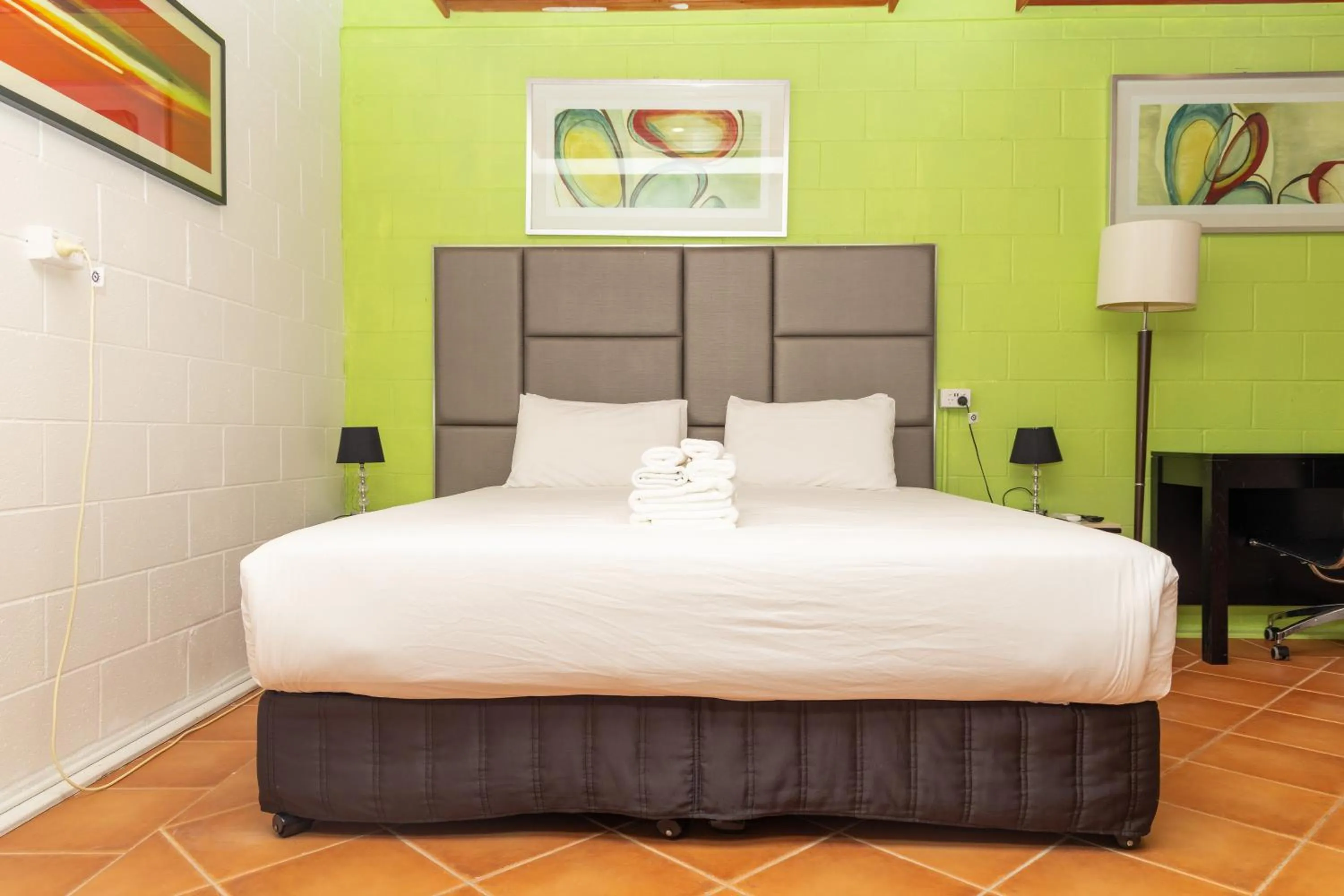 Bed in Gosford Inn Motel