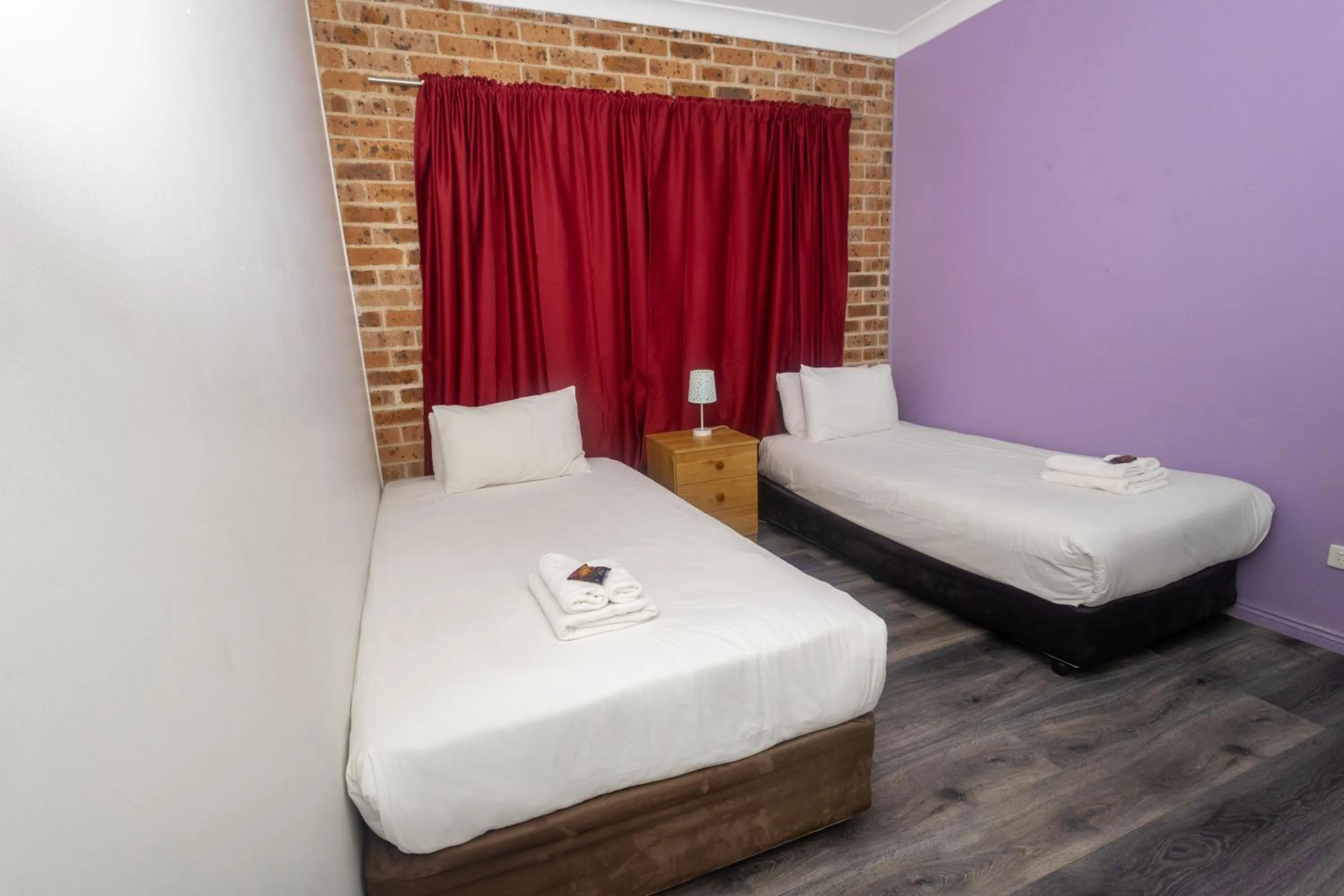 Bed in Gosford Inn Motel