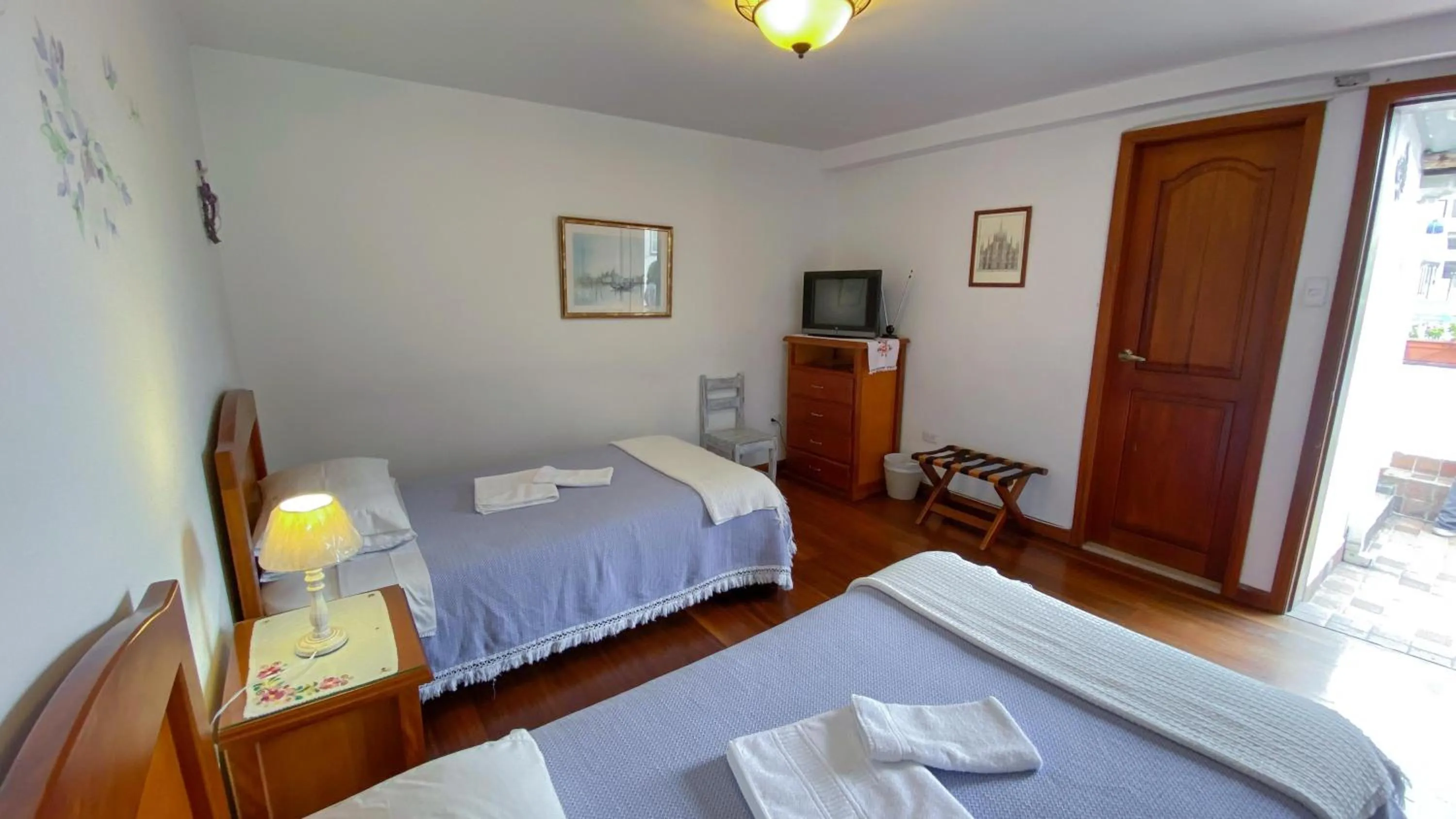 Photo of the whole room, Bed in Sakti Hostal B&B