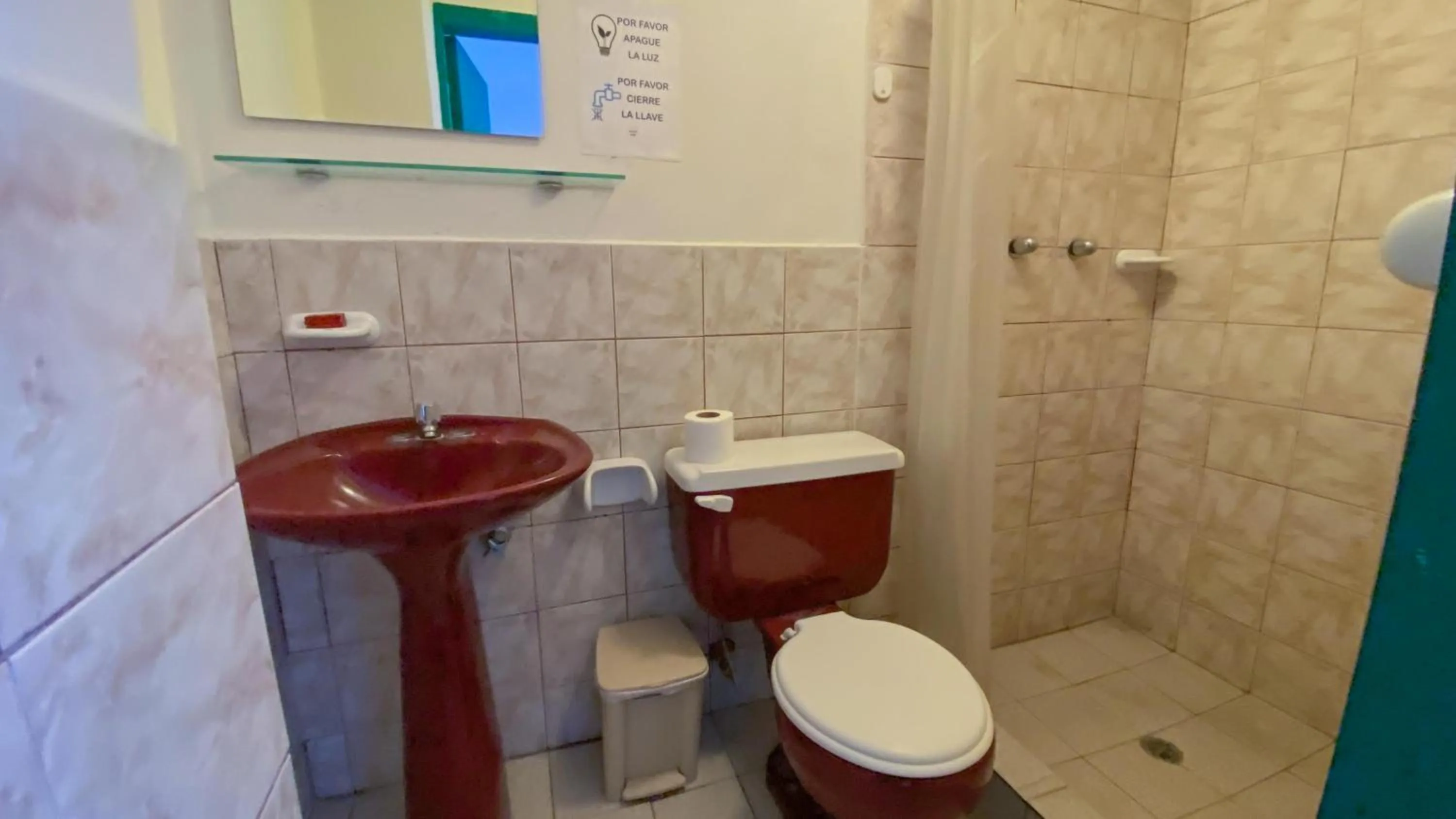 Bathroom in Sakti Hostal B&B