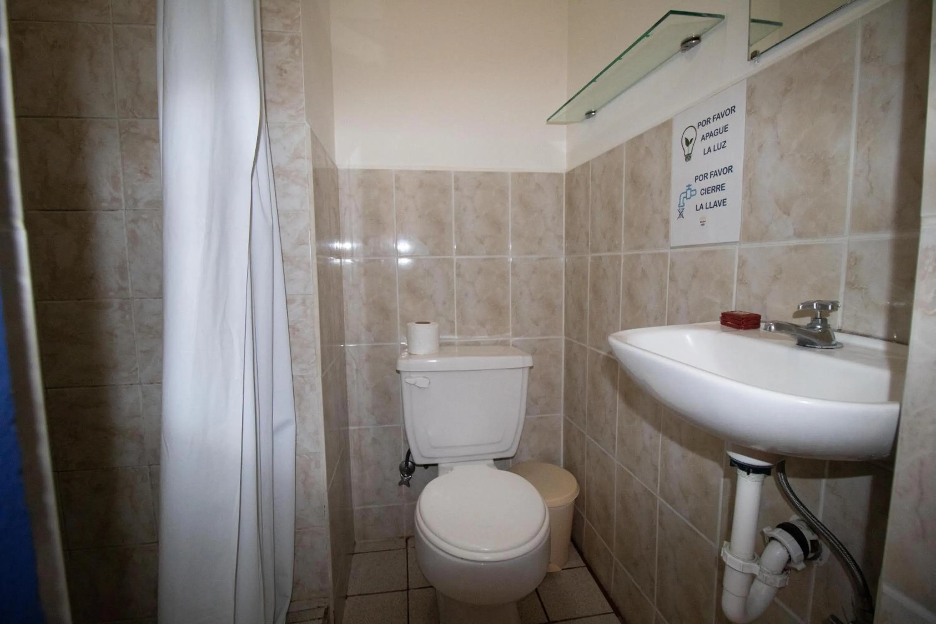 Bathroom in Sakti Hostal B&B