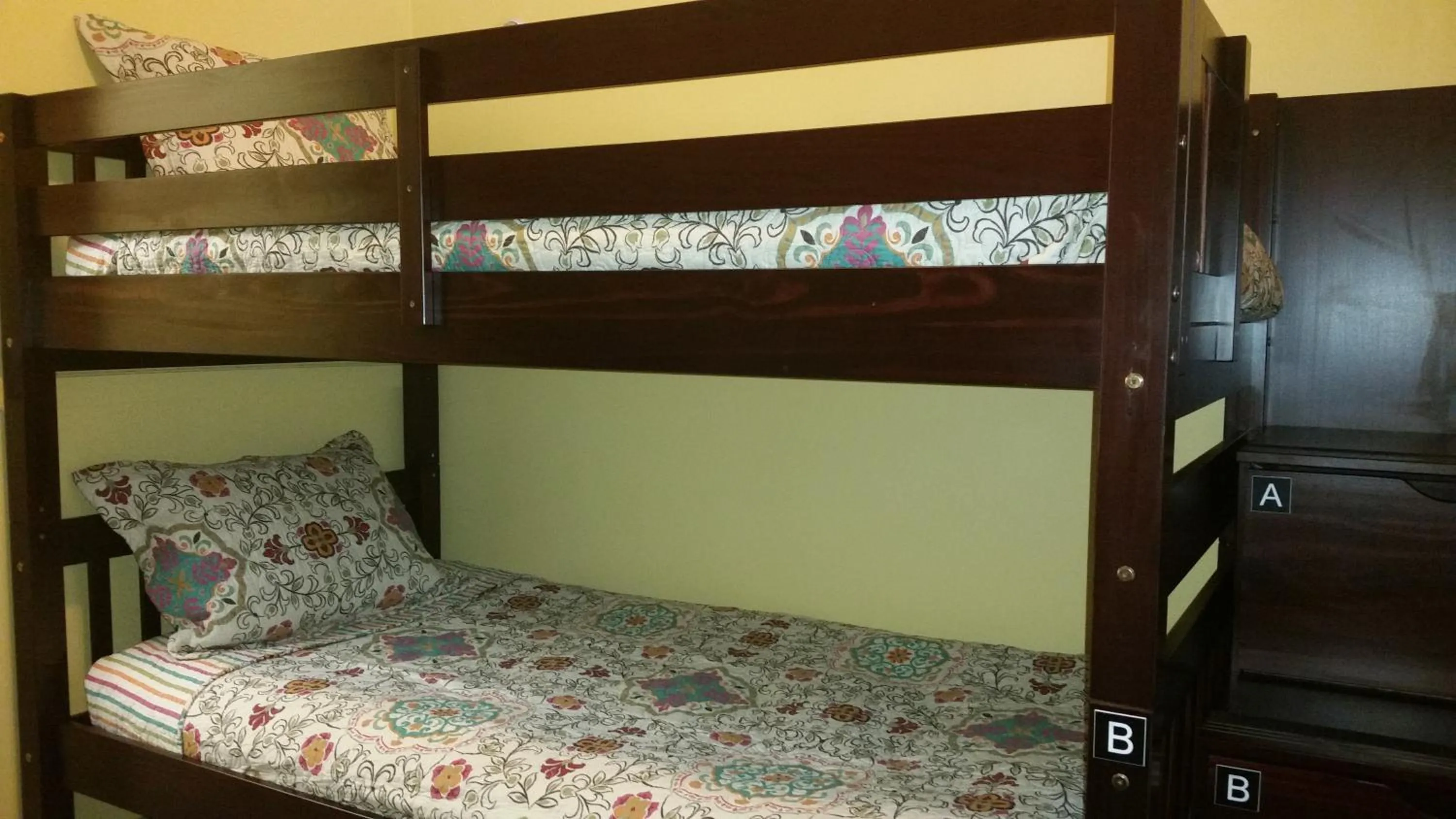 bunk bed, Bed in Moderne Hostel