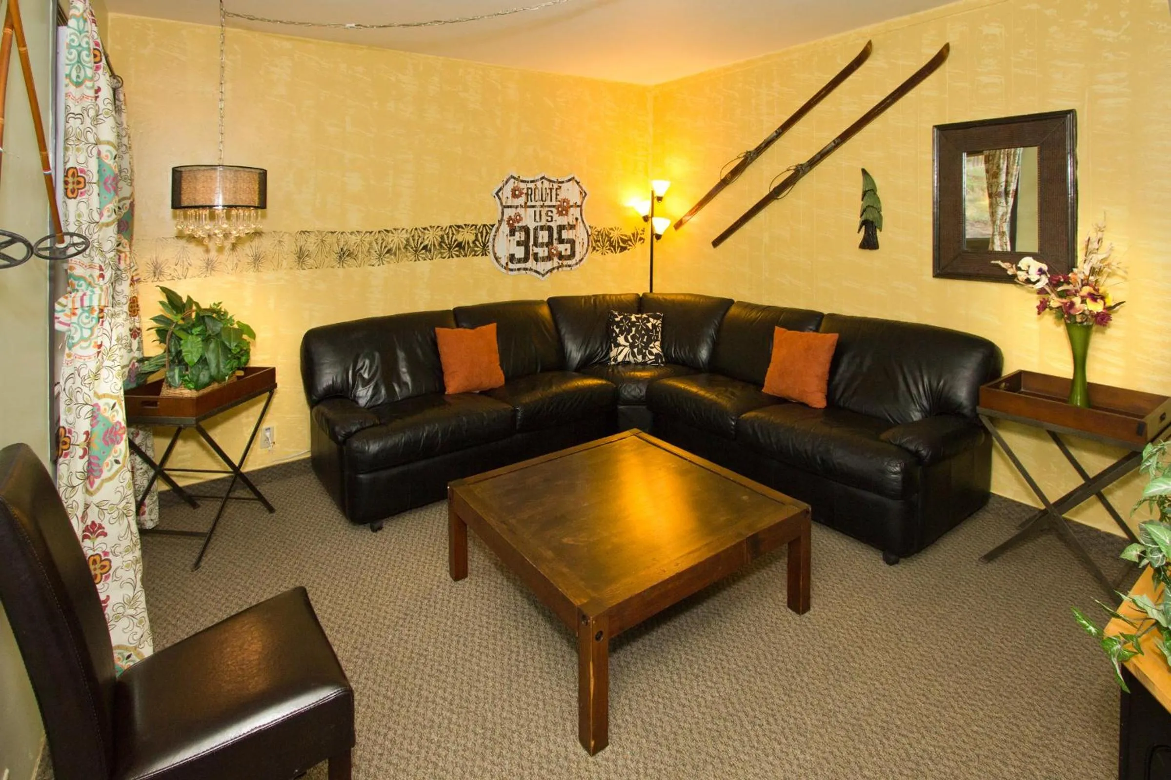 Communal lounge/ TV room in Moderne Hostel