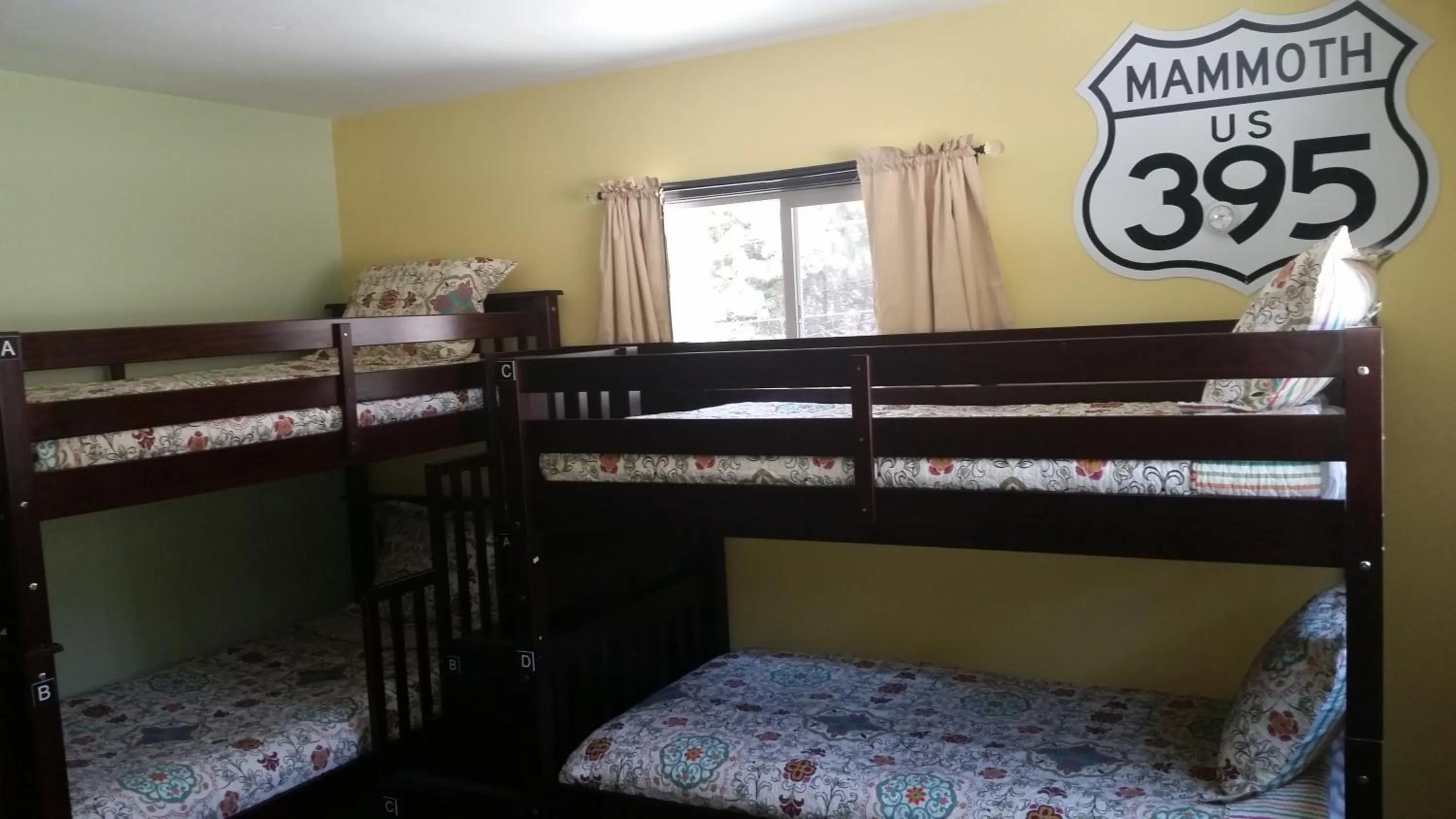 bunk bed, Bed in Moderne Hostel