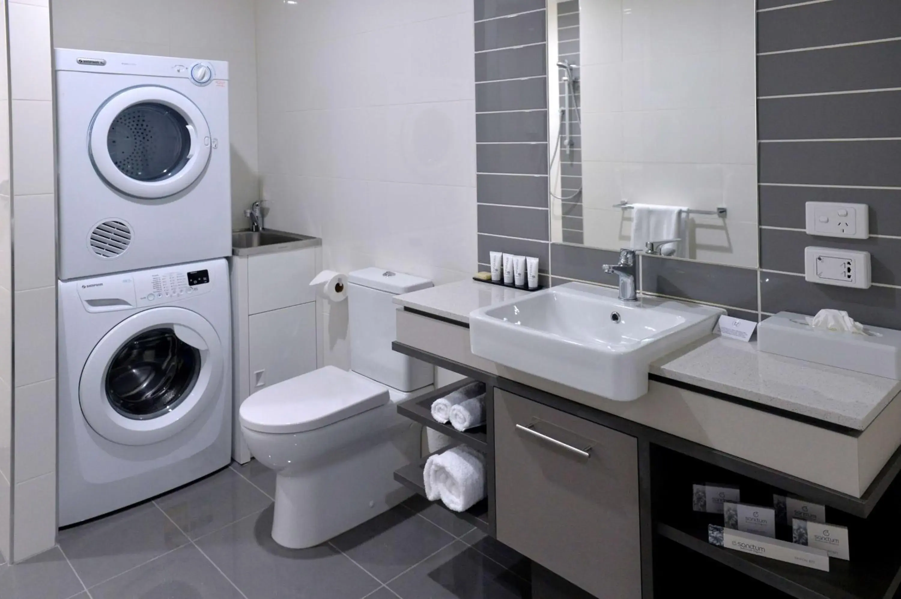 One Bedroom Serviced Apartment with Balcony in Rydges Palmerston - Darwin One Bedroom Serviced Apartment with Balcony in Rydges Palmerston - Darwin