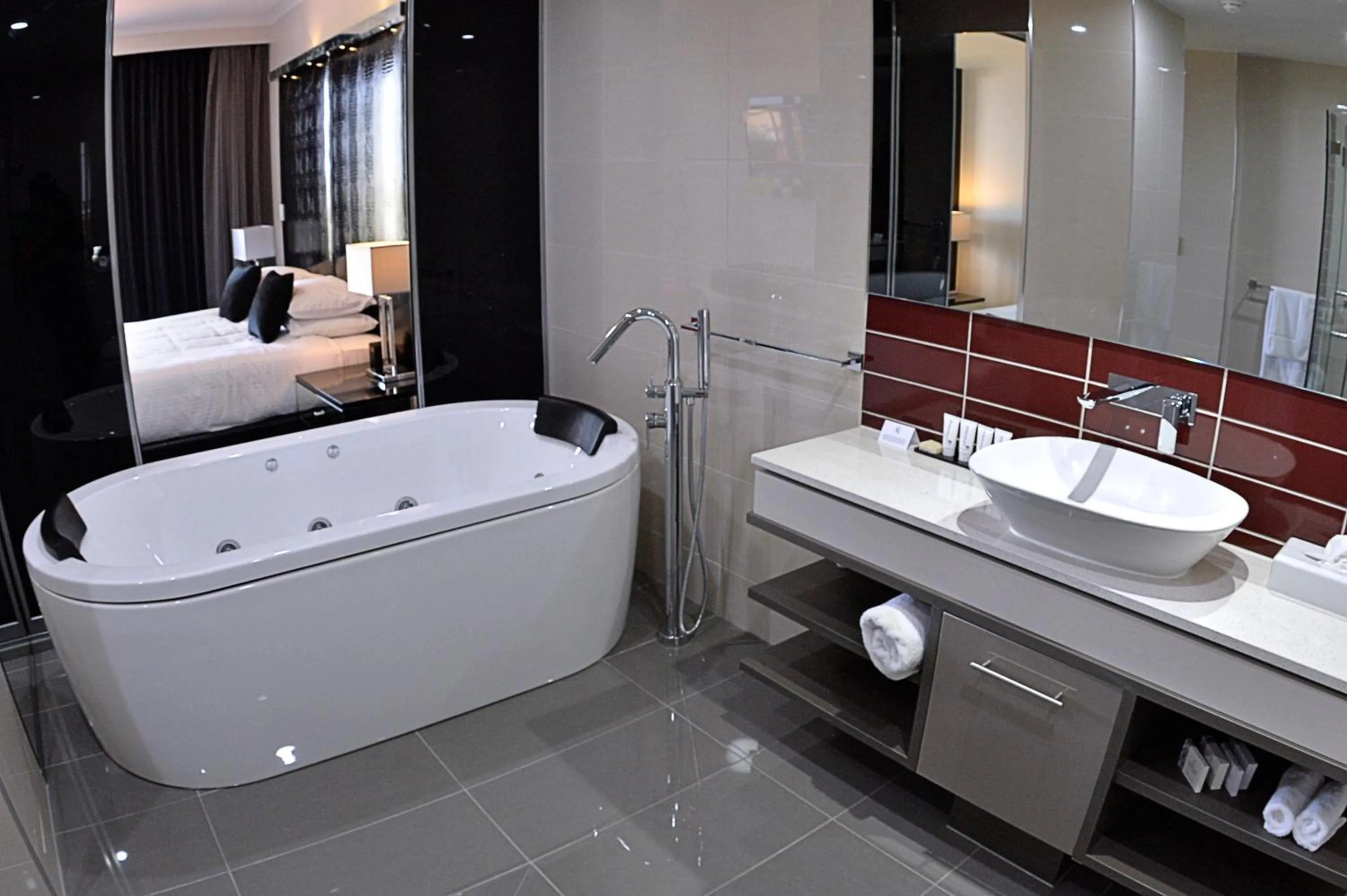 Bathroom, Bed in Rydges Palmerston - Darwin