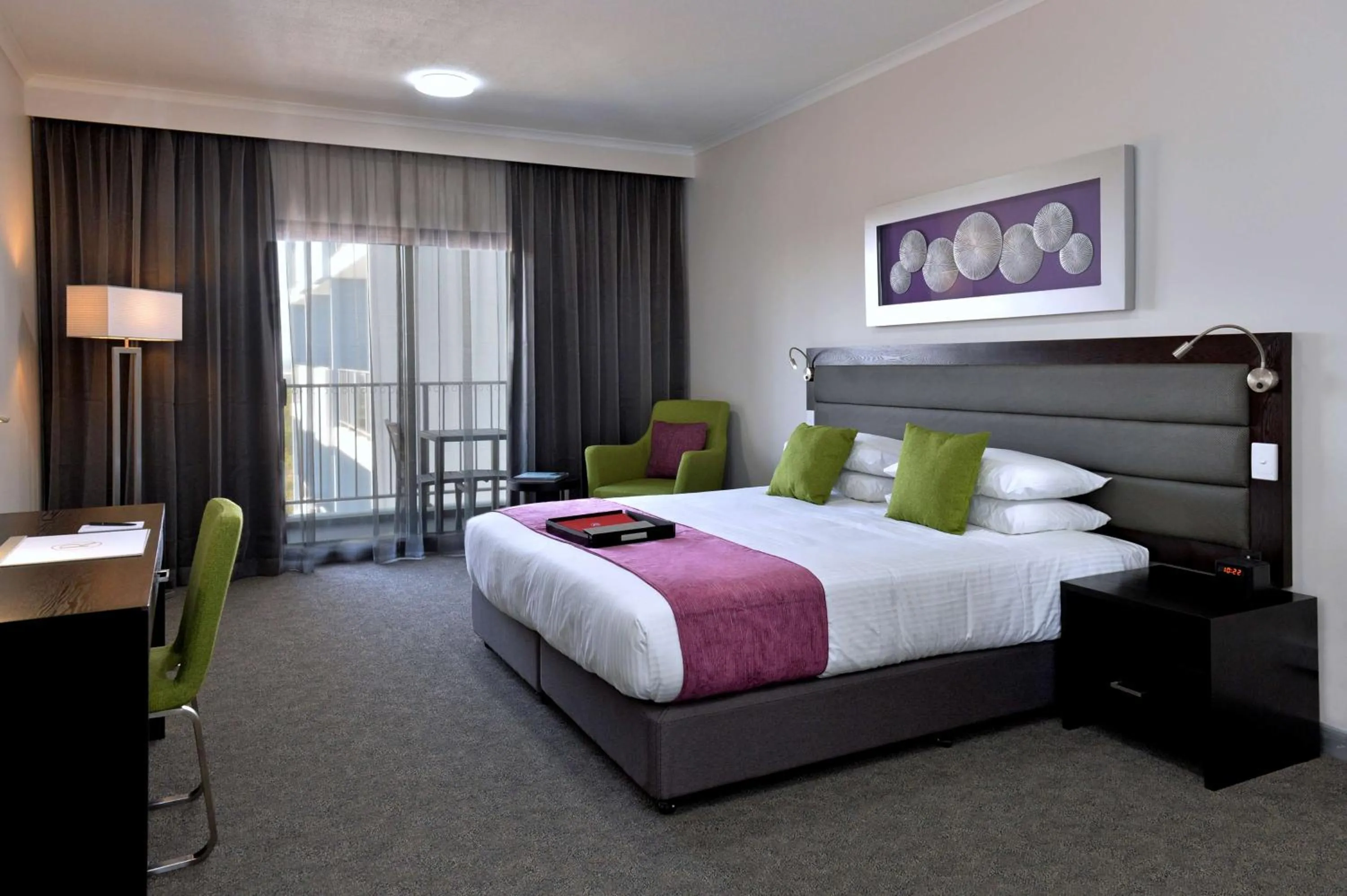 Summer, Bed in Rydges Palmerston - Darwin