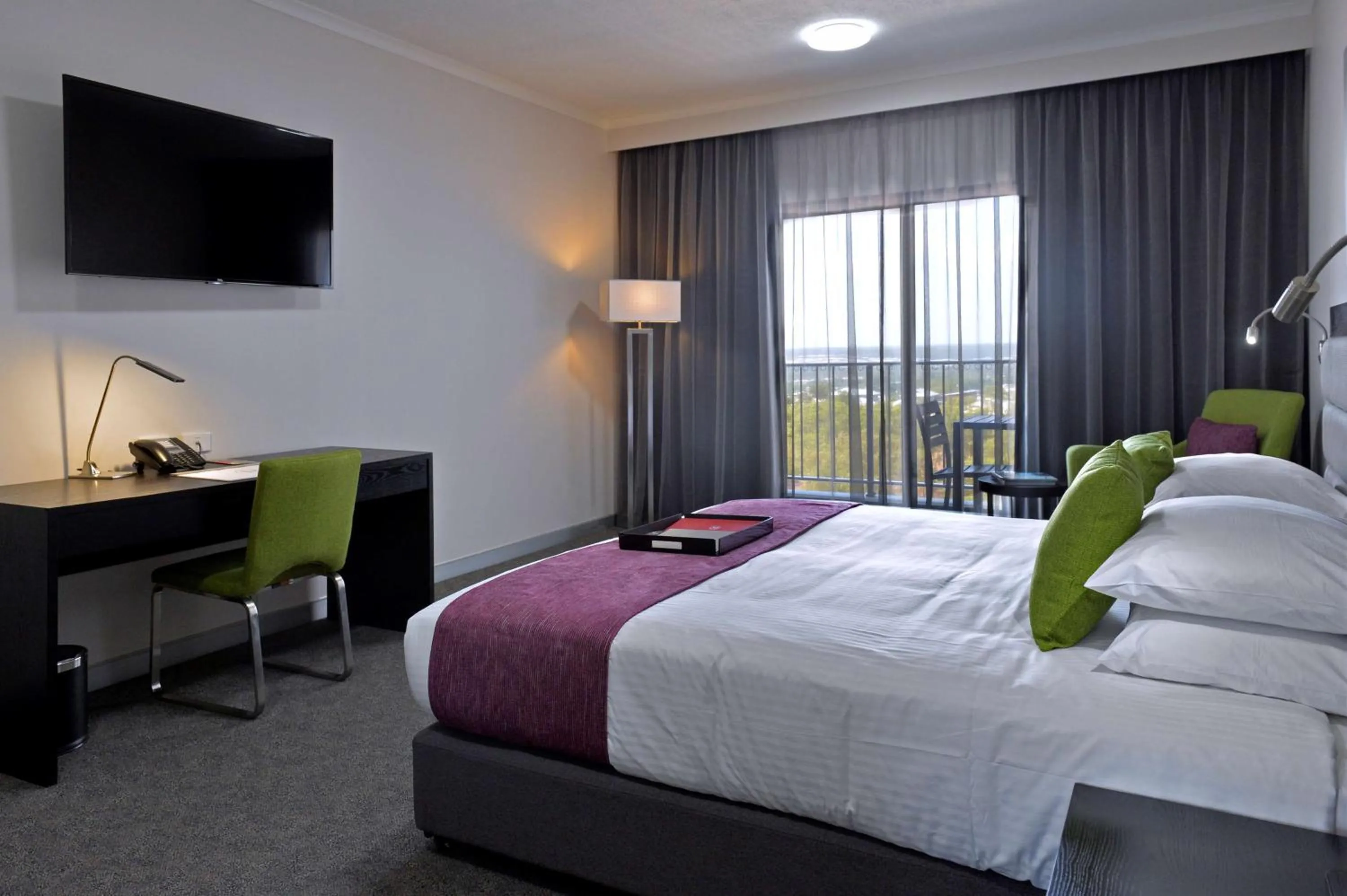 Photo of the whole room, Bed in Rydges Palmerston - Darwin
