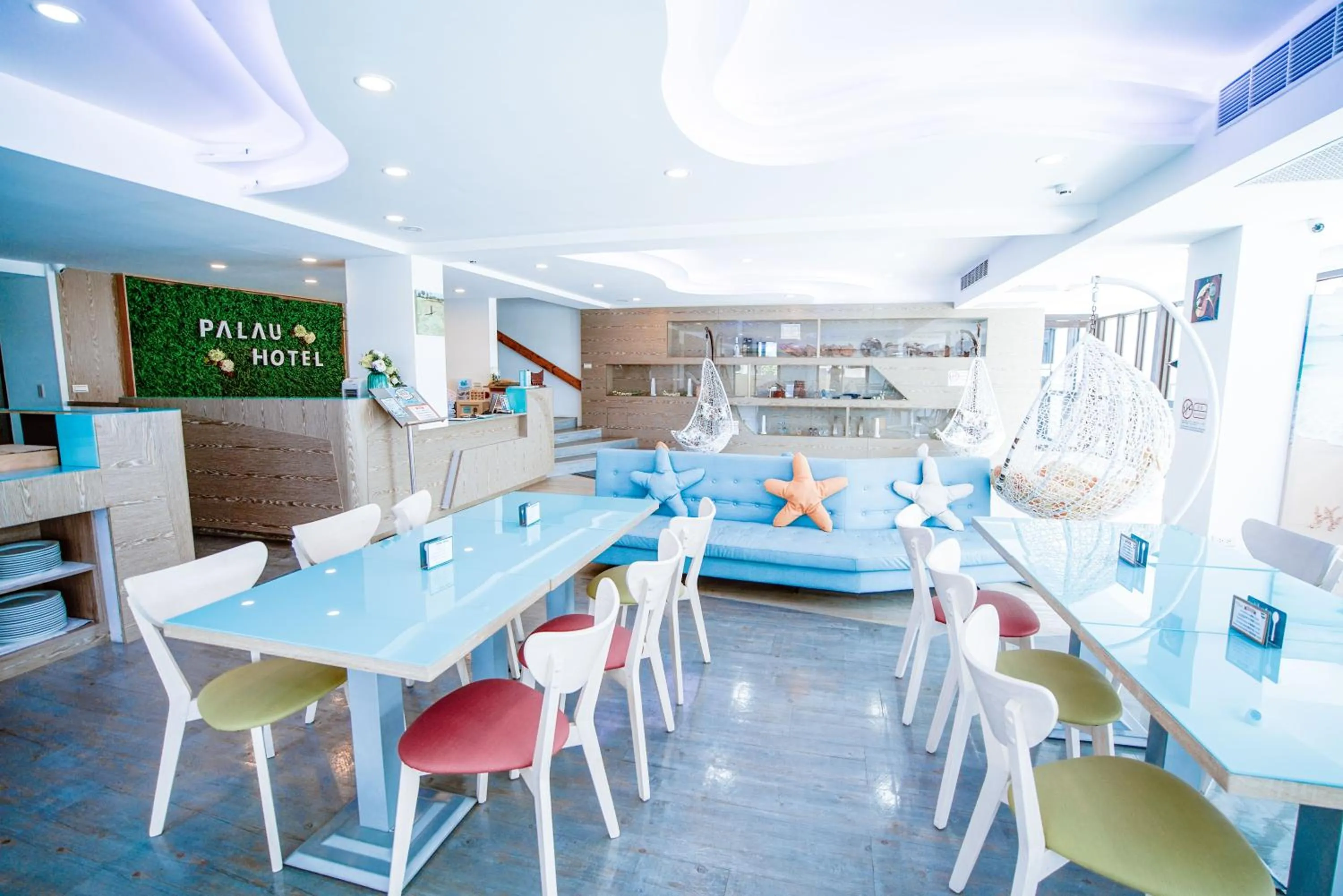 Restaurant/places to eat in Palau Hotel