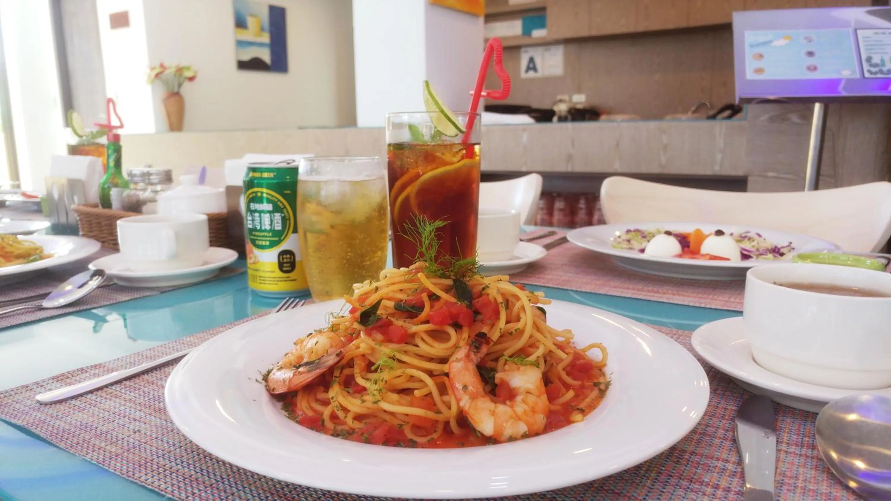 Restaurant/places to eat in Palau Hotel