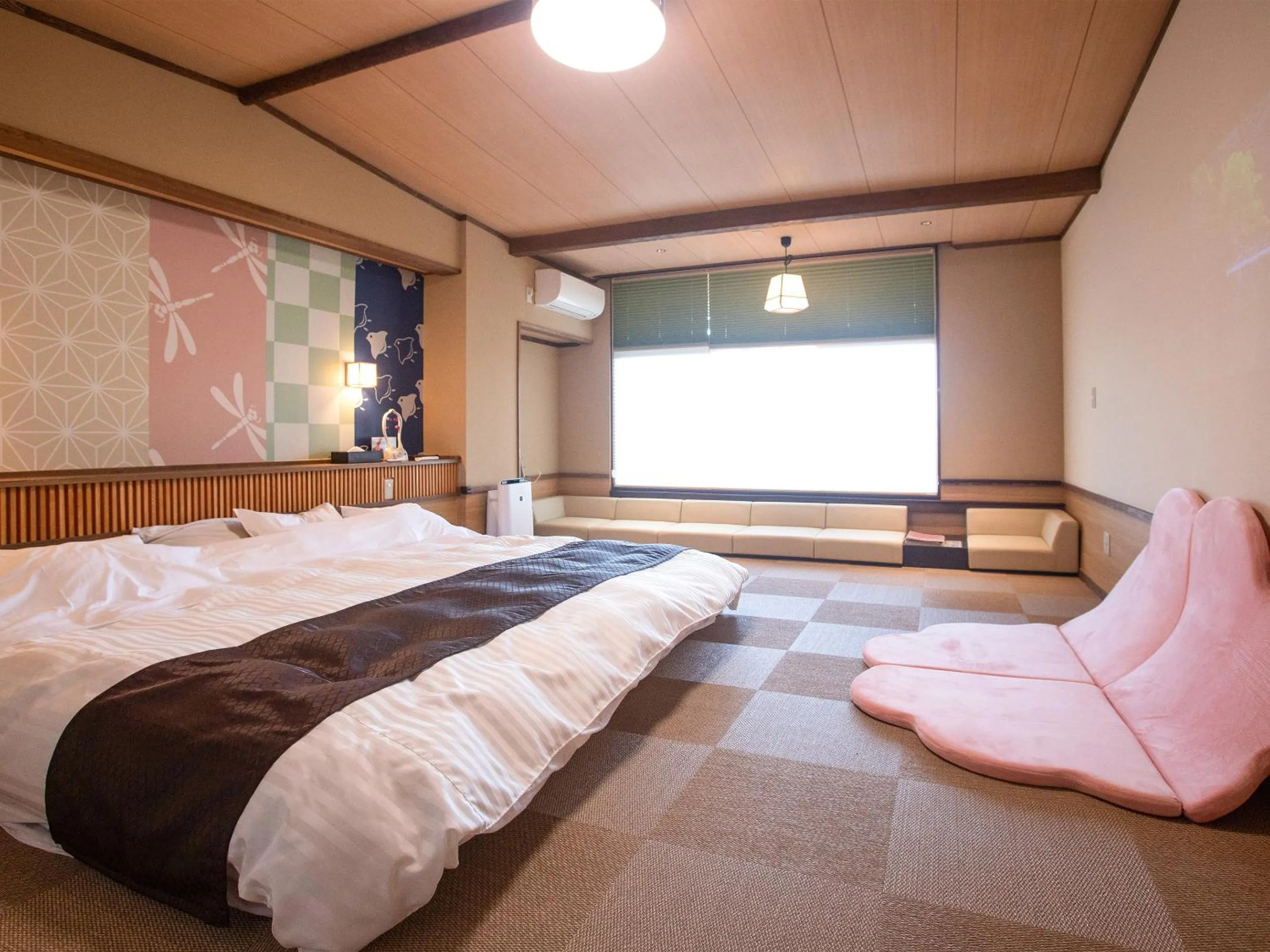 Photo of the whole room, Bed in Kameyama Onsen Hotel