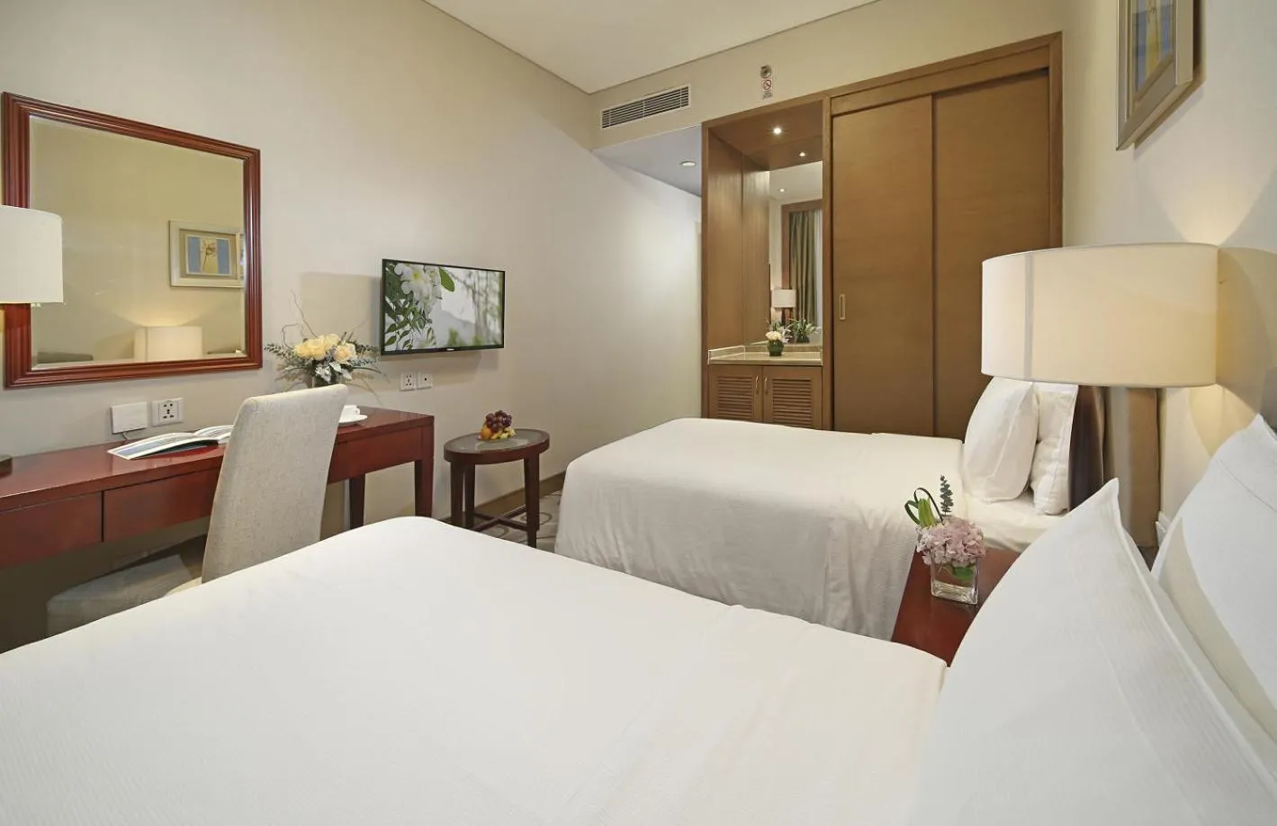 Property building, Bed in City Hotel Xiamen
