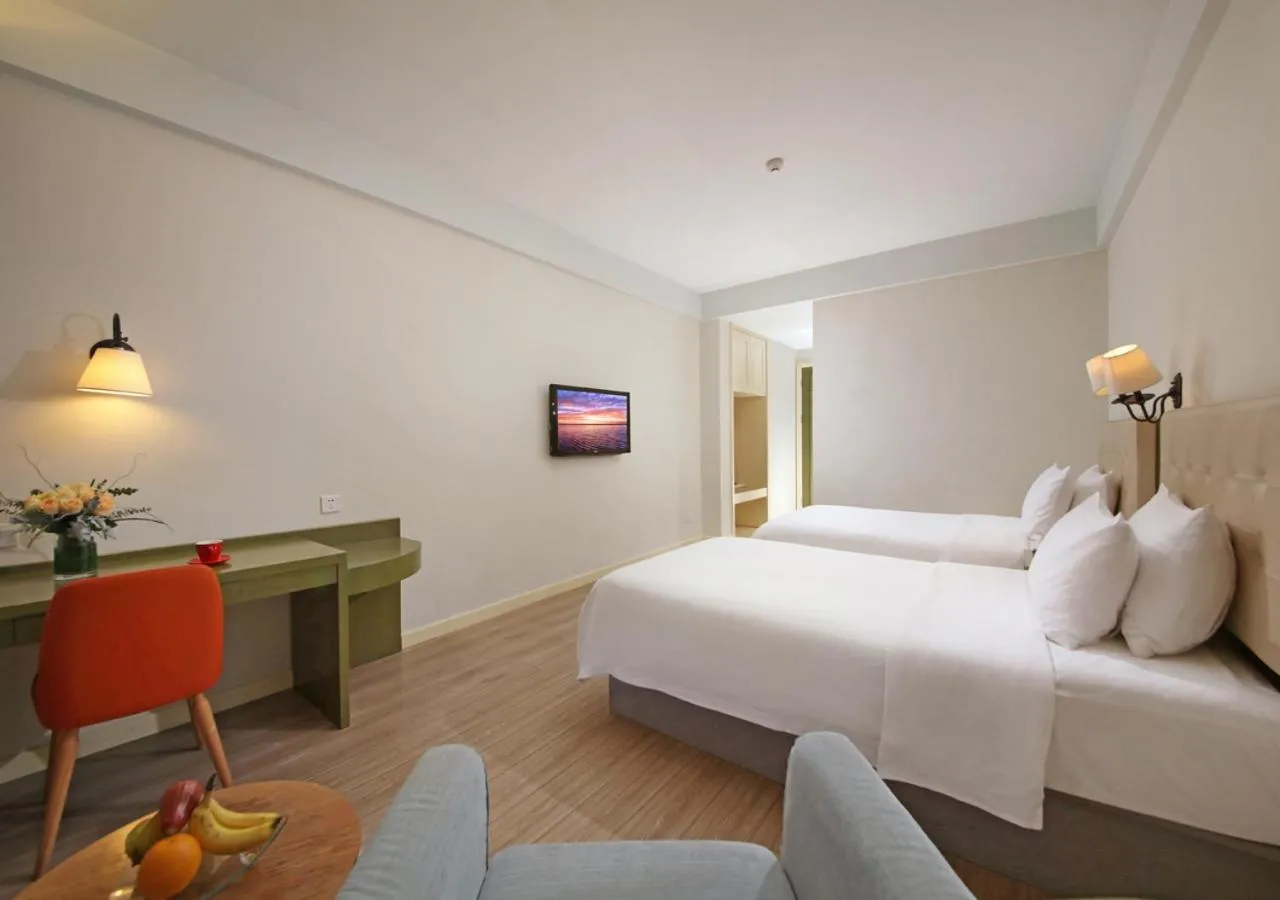 Photo of the whole room, Bed in City Hotel Xiamen