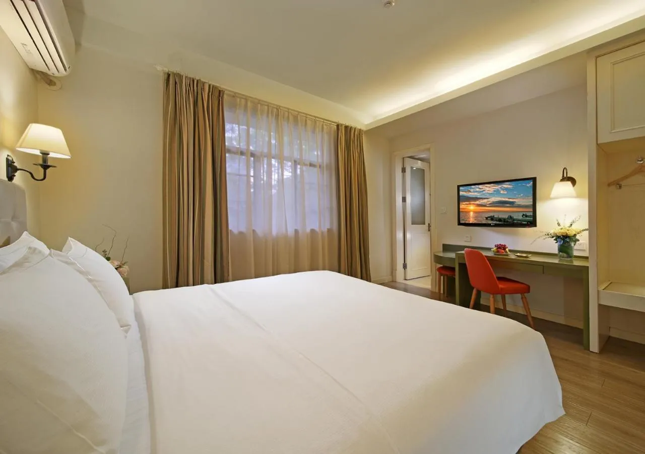 Bedroom, Bed in City Hotel Xiamen